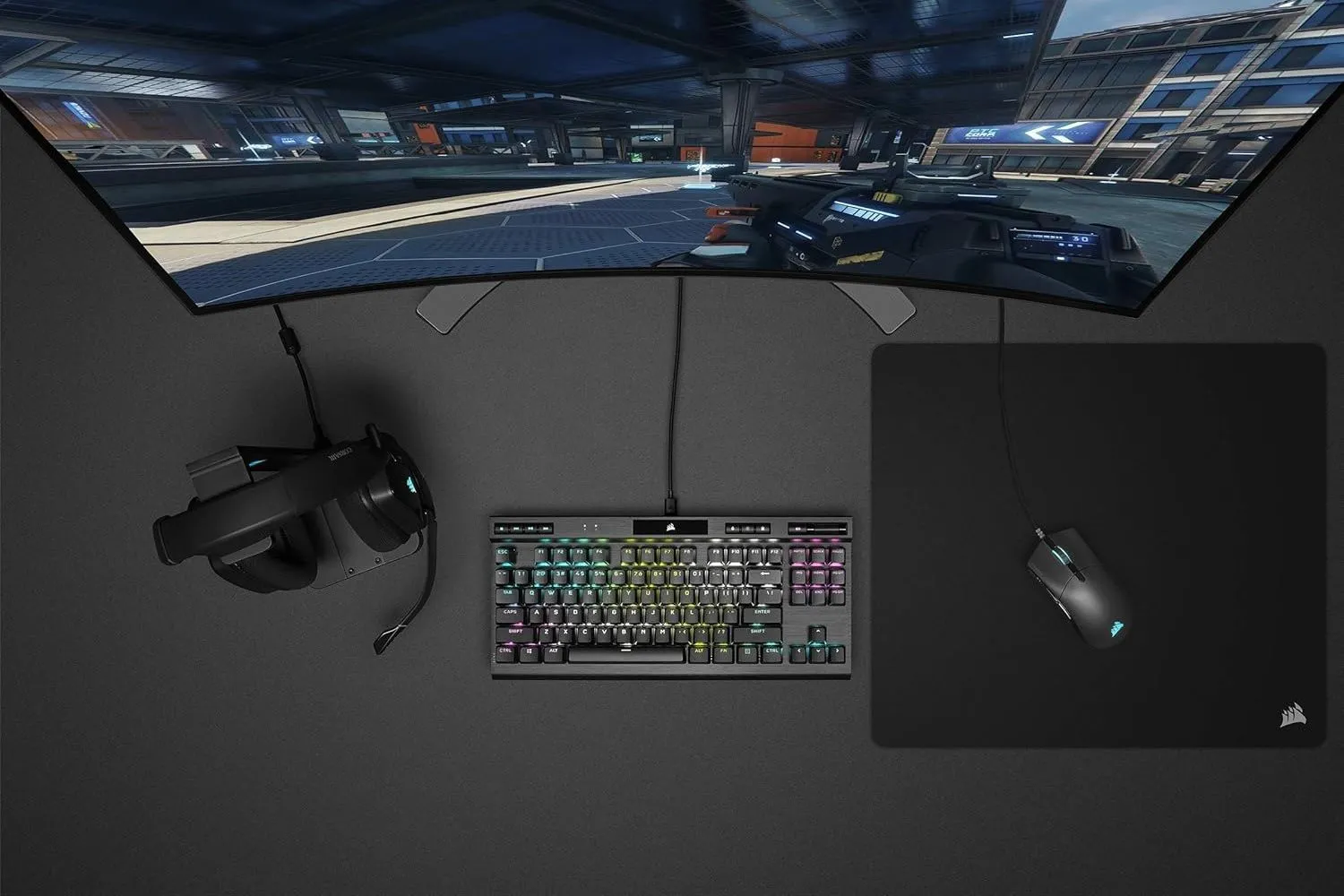 Bàn phím cơ gaming Corsair K70 RGB TKL với đèn RGB sáng rực, được thiết kế đặc biệt cho trải nghiệm chơi game chuyên nghiệp và tối ưu không gian.