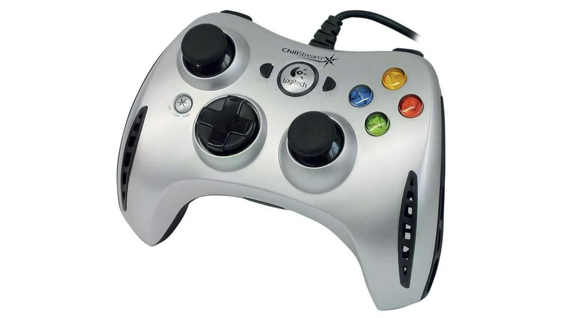 Bộ điều khiển chơi game Logitech Chillstream với các khe thoát khí làm mát.