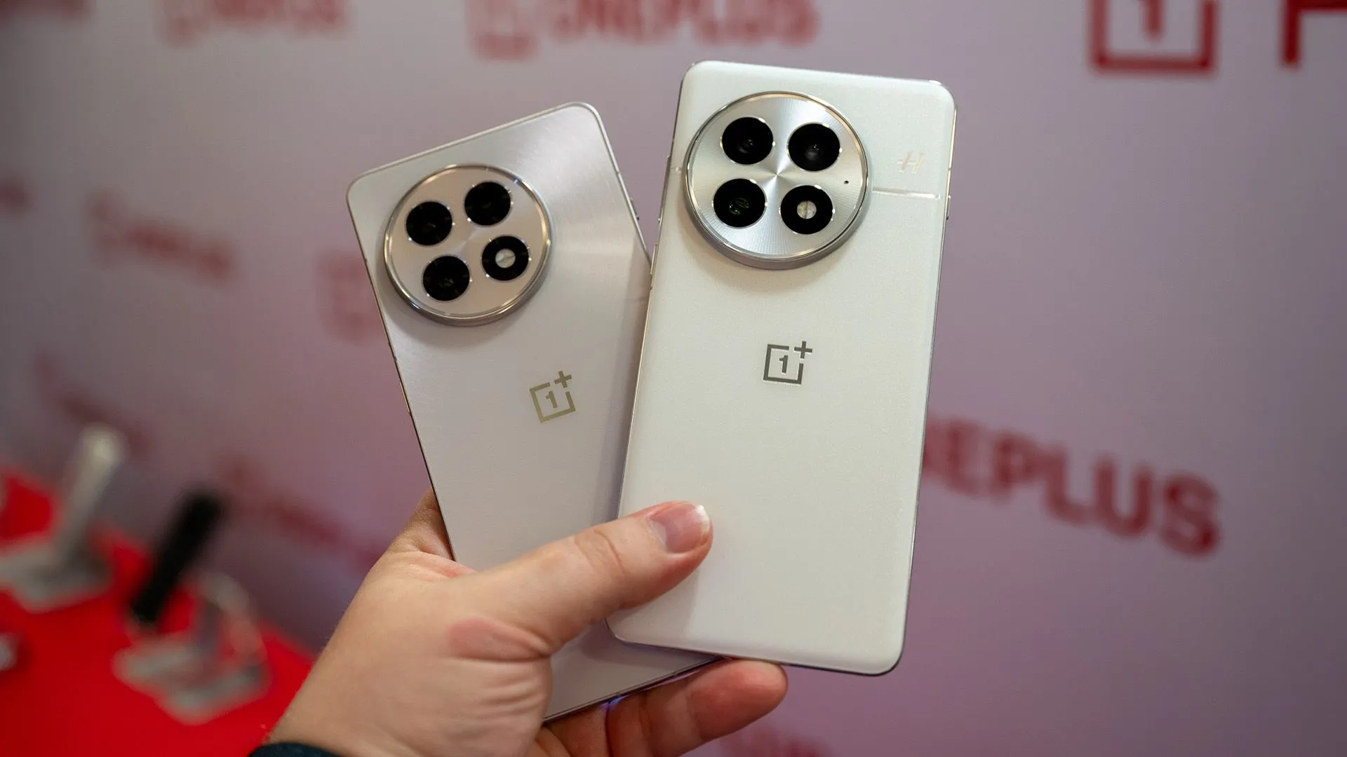 Bộ đôi smartphone flagship OnePlus 13 và OnePlus 13R với thiết kế cao cấp