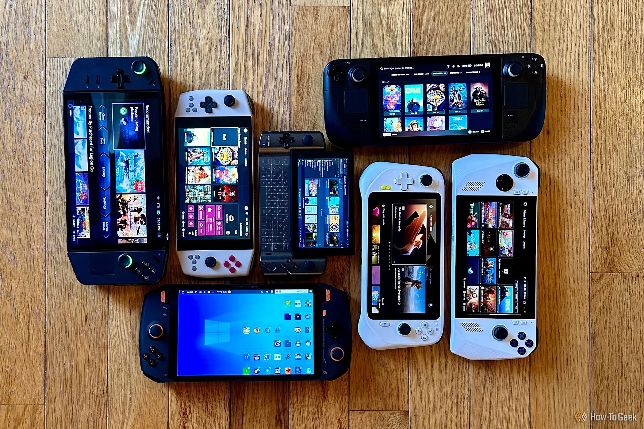 Bộ sưu tập các máy chơi game cầm tay phổ biến như Steam Deck, Lenovo Legion Go và Asus ROG Ally, minh chứng cho xu hướng PC handheld gaming.