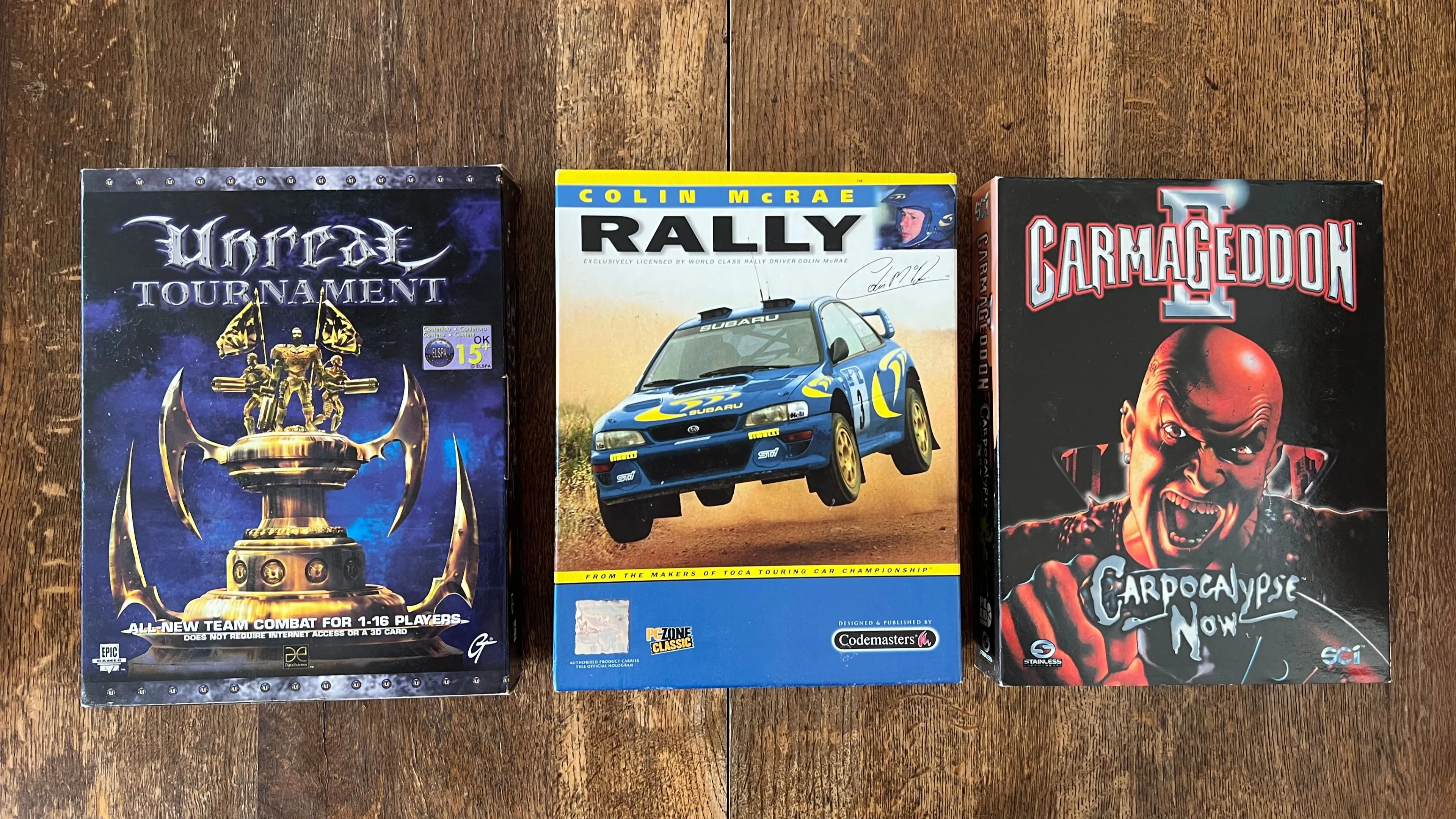 Bộ sưu tập game PC hộp lớn cổ điển trên kệ