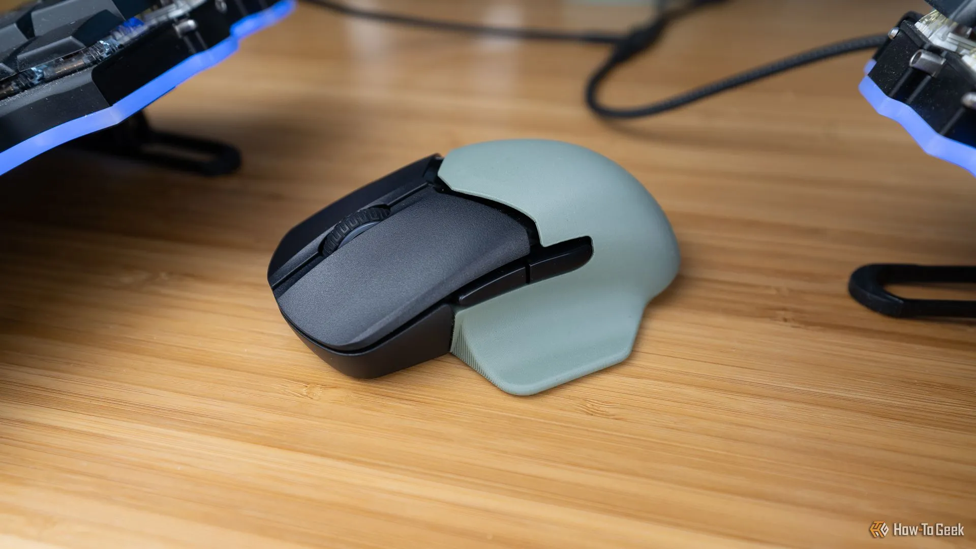 Chuột HyperX Pulsefire Saga Pro với vỏ in 3D tùy chỉnh gắn liền