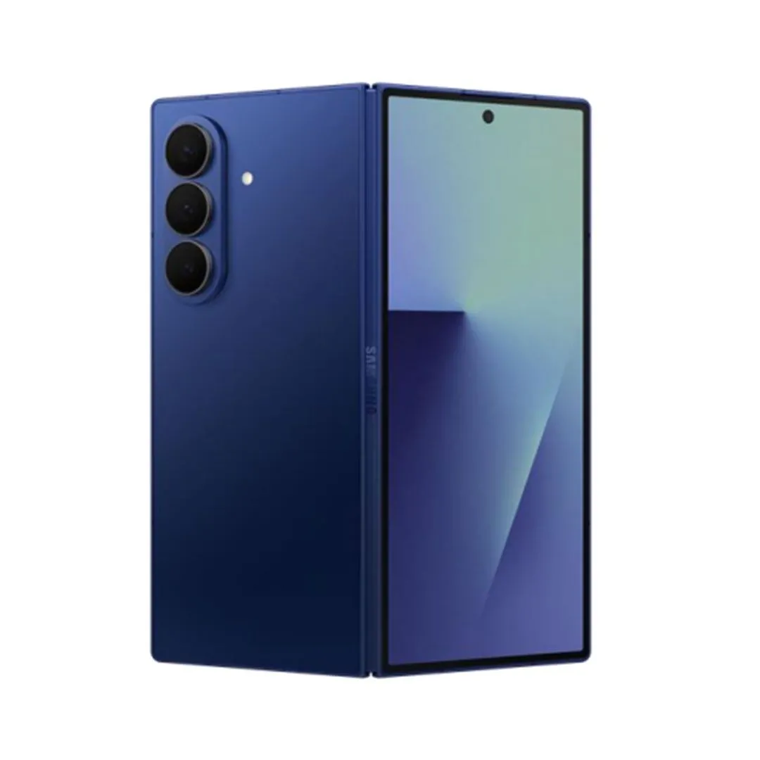 Điện thoại Samsung Galaxy Z Fold 7 đặt trên nền trắng, thể hiện kiểu dáng tổng thể