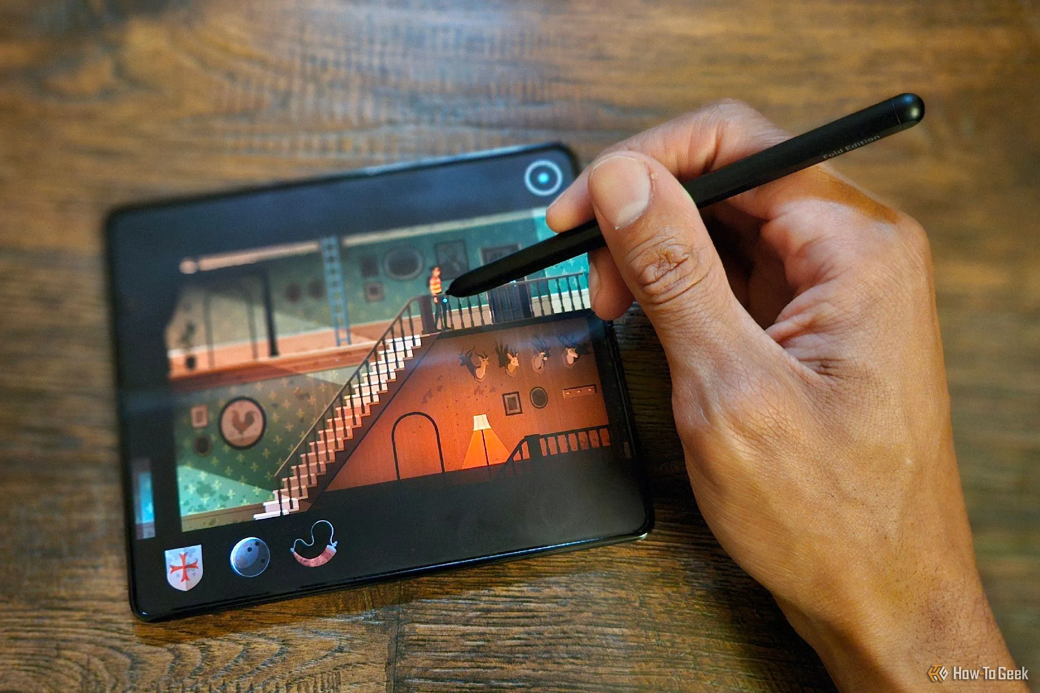 Game Midnight Girl được port lên Android, hiển thị trên một chiếc Samsung Galaxy Z Fold 5, cho thấy tiềm năng của điện thoại gập trong trải nghiệm game di động.
