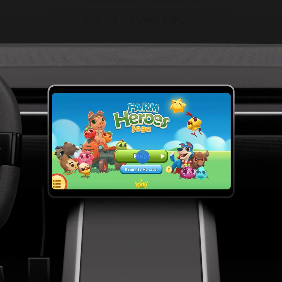 Giao diện Android Auto hiển thị các trò chơi như Candy Crush Soda Saga và Angry Birds 2 trên màn hình xe ô tô