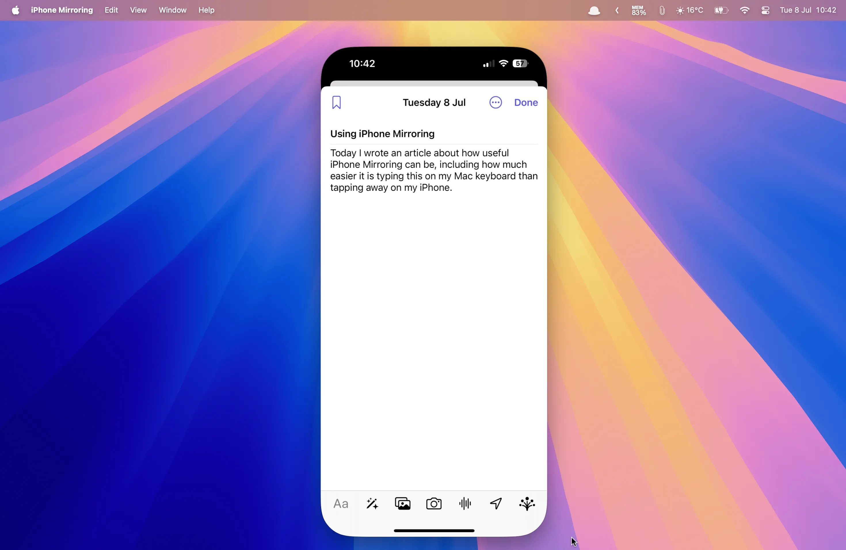 Giao diện ứng dụng Journal trên iPhone được hiển thị trên Mac, cho phép nhập liệu bằng bàn phím vật lý.