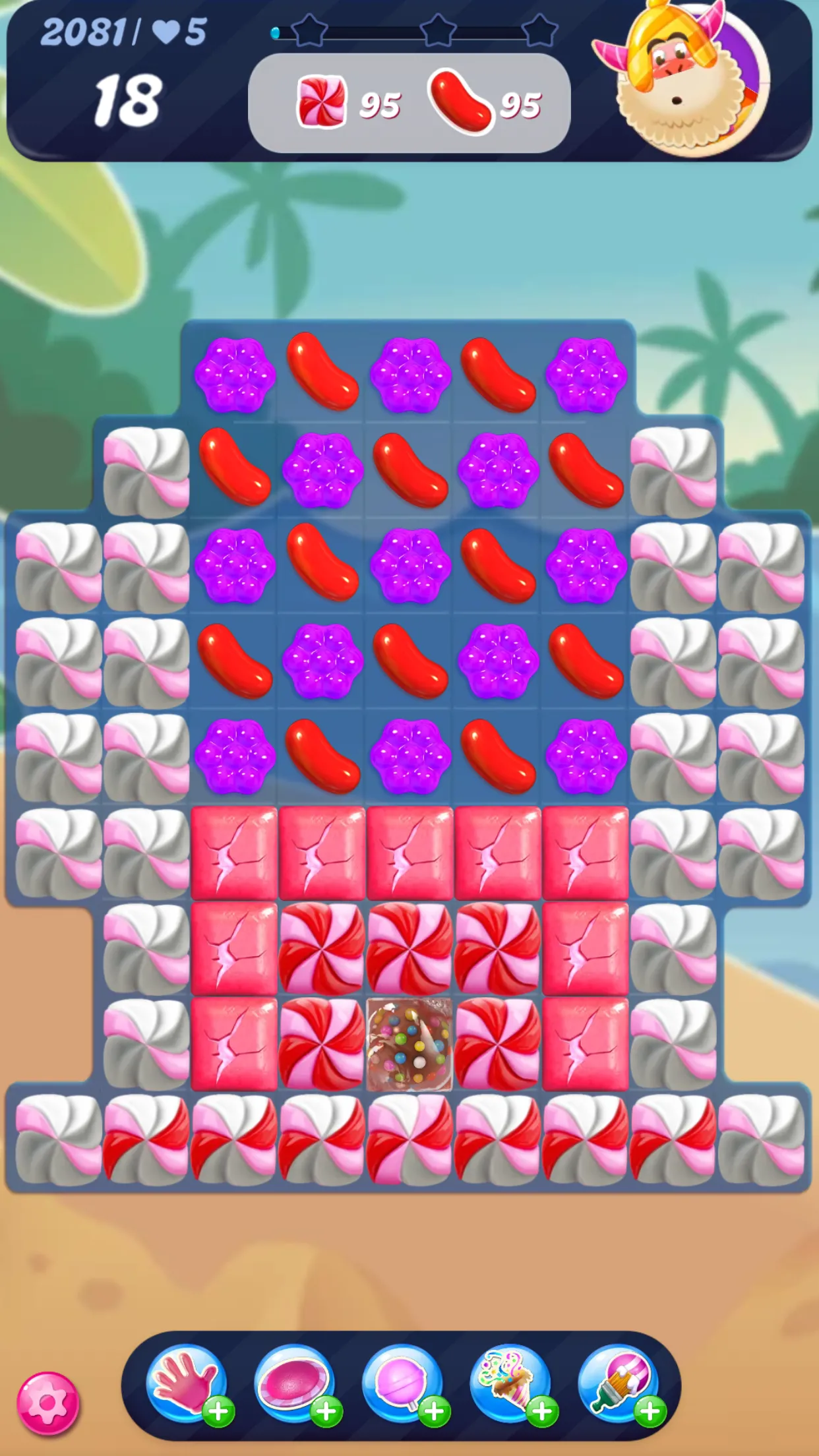 Hình ảnh đang chơi một màn Candy Crush Saga trên iPhone, minh họa trải nghiệm game casual vốn tối ưu cho màn hình nhỏ.
