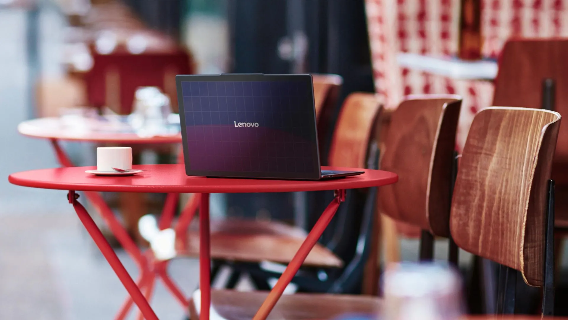 Laptop Lenovo Yoga concept với tấm pin mặt trời tích hợp