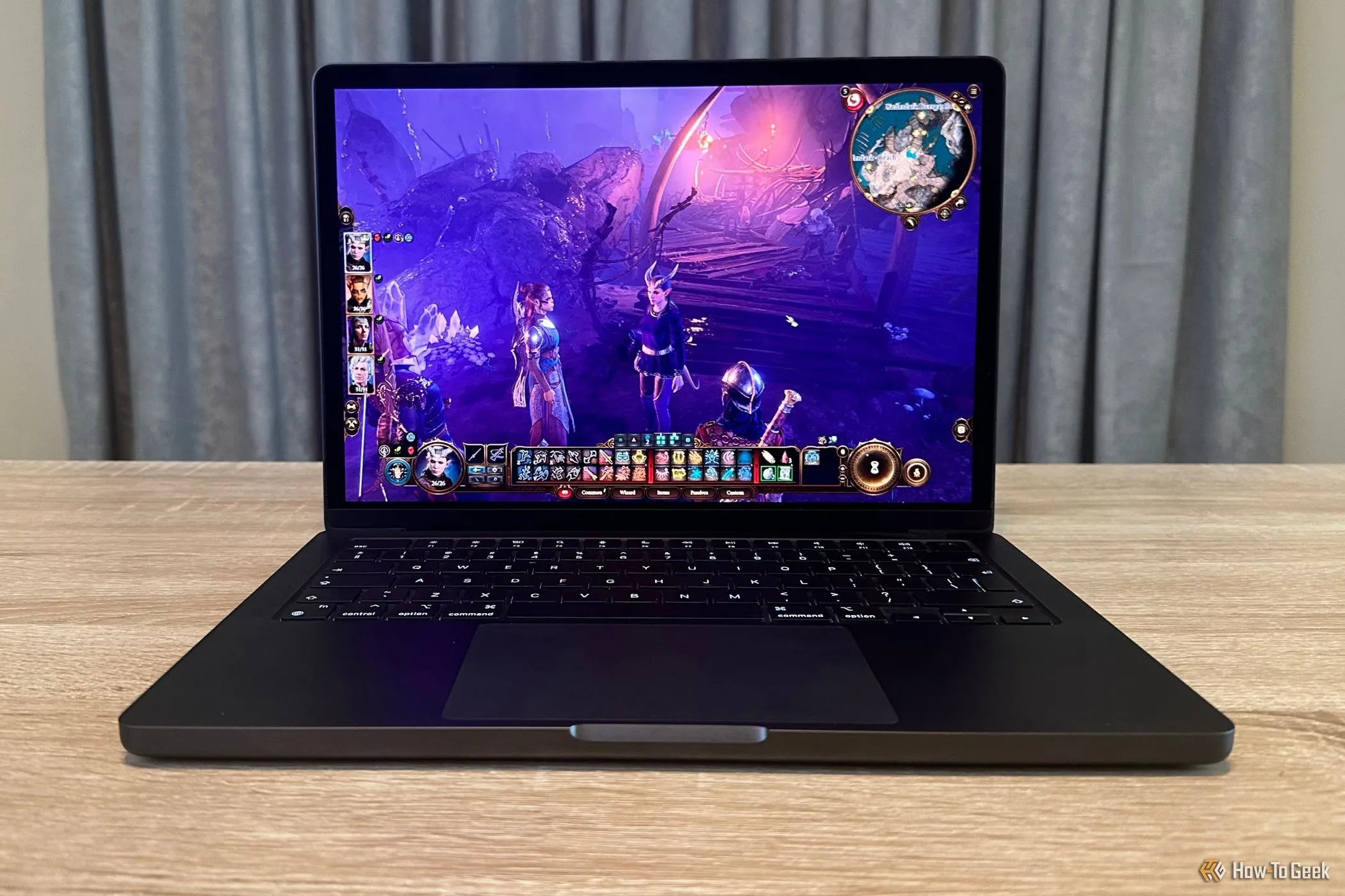 MacBook Pro với chip M4 Pro đang chạy game Baldur's Gate 3, thể hiện khả năng chơi game ngày càng mạnh mẽ của macOS.