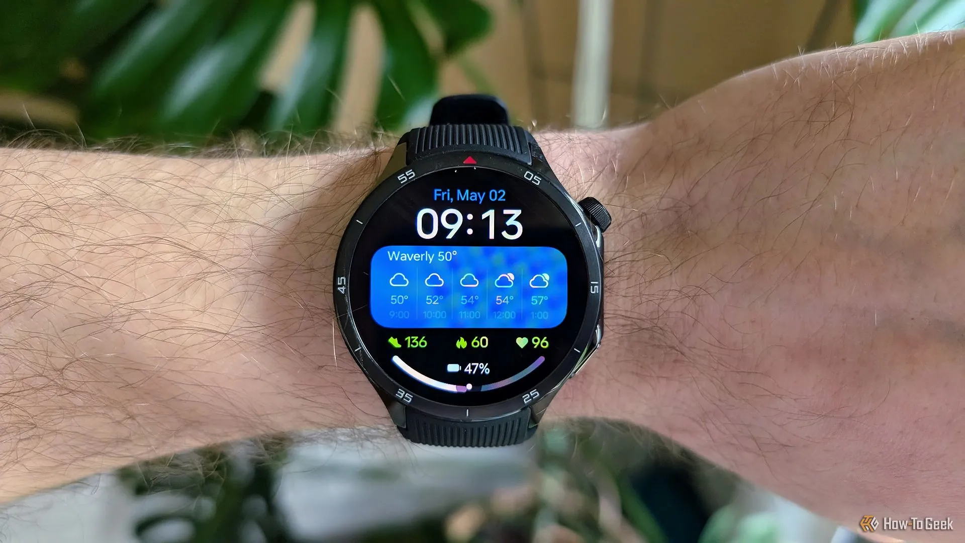 Màn hình AMOLED 2200 nits của OnePlus Watch 3 hiển thị rõ nét ngay cả dưới ánh sáng mặt trời trực tiếp.