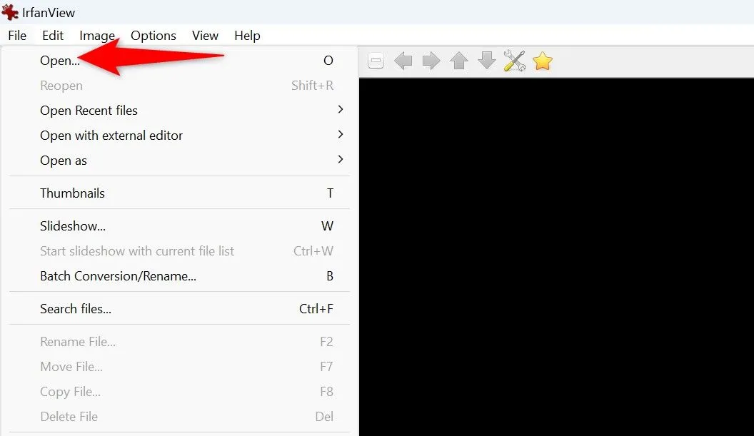 Màn hình chính của IrfanView, với tùy chọn &quot;File&quot; và &quot;Open&quot; được đánh dấu trong menu để mở một tệp ảnh.