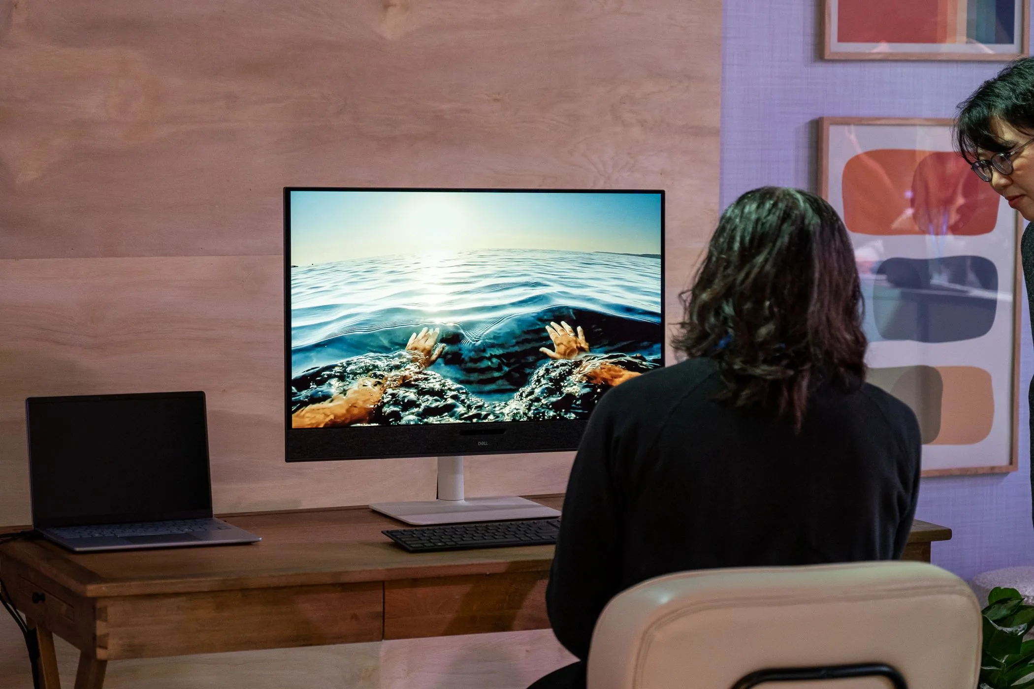 Màn hình Dell UltraSharp 4K với tấm nền IPS Black hiển thị sắc nét