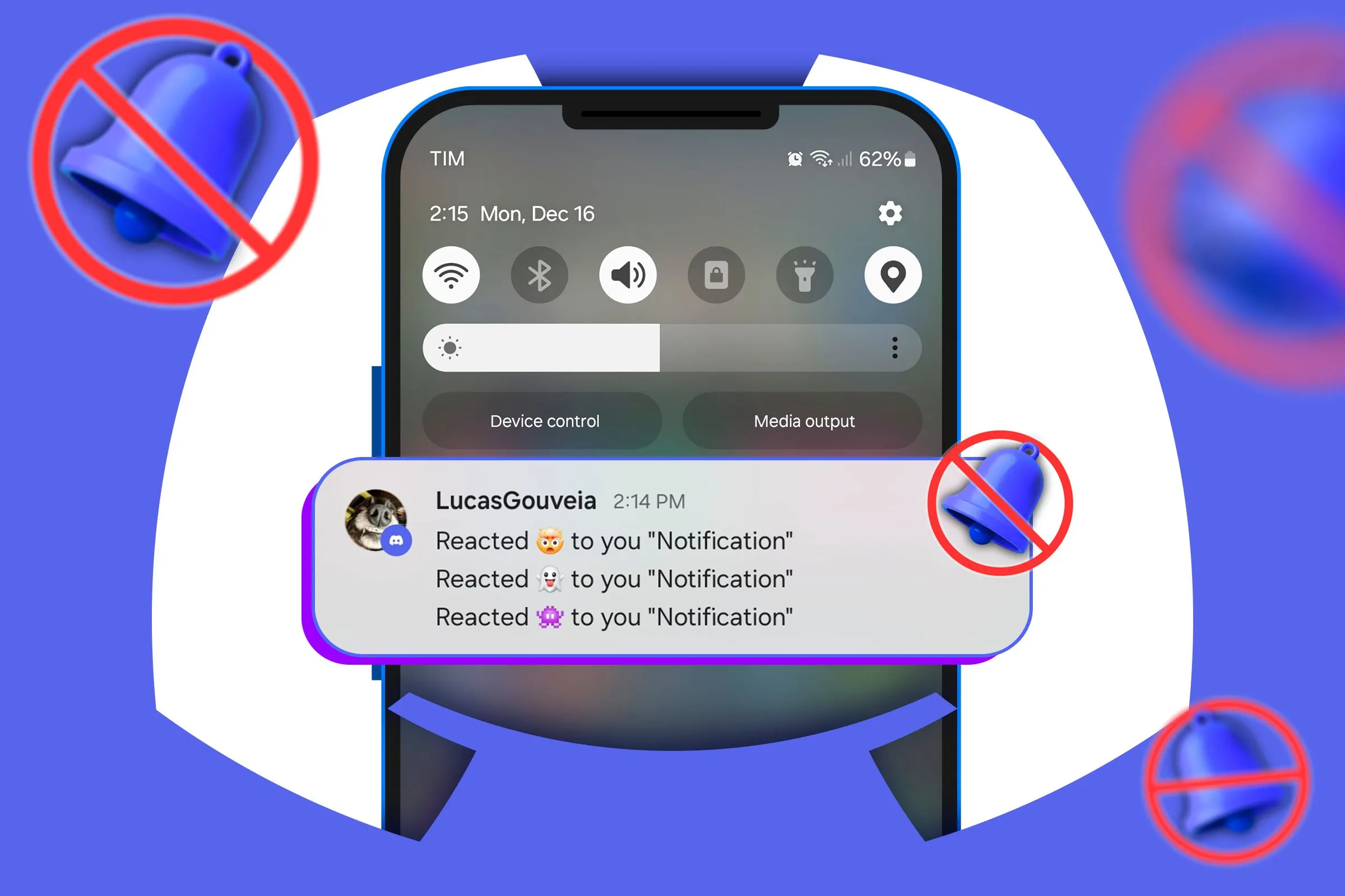 Màn hình điện thoại hiển thị thông báo phản ứng (reaction notification) từ Discord, minh họa vấn đề kiểm soát thông báo trên ứng dụng di động.