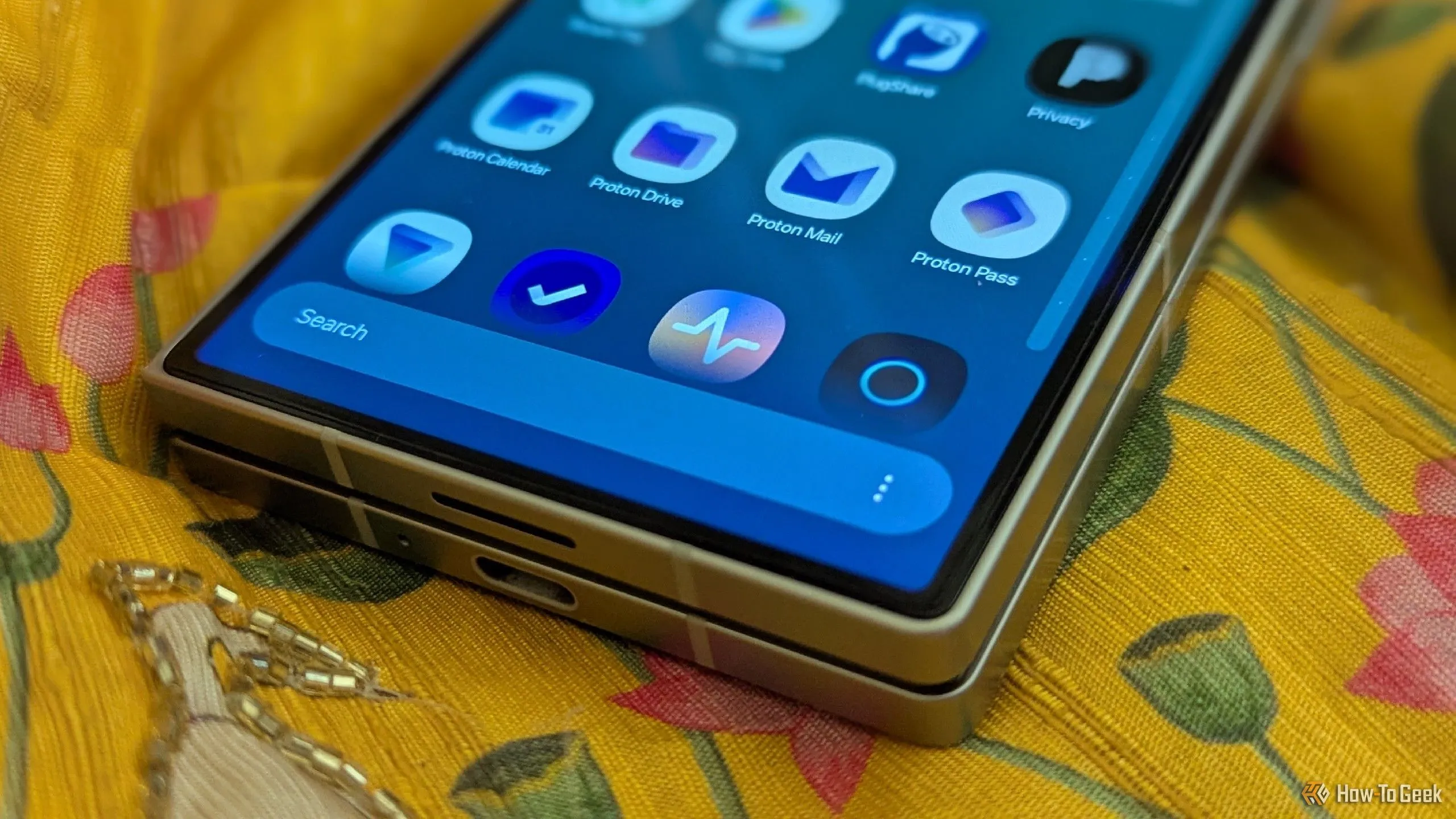 Màn hình ngăn kéo ứng dụng trên Galaxy Z Fold 6 hiển thị các ứng dụng Proton trong hệ sinh thái