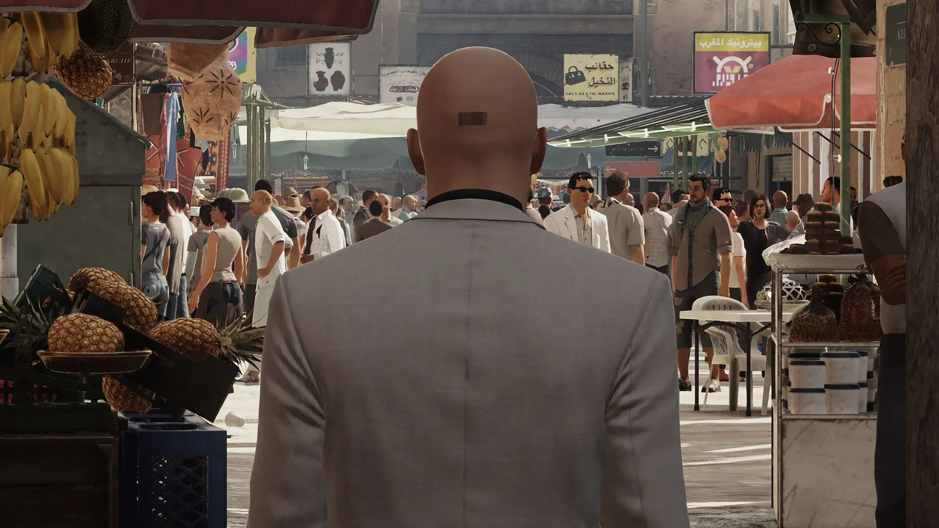Một cảnh hành động tàng hình của Agent 47 trong Hitman: World of Assassination.