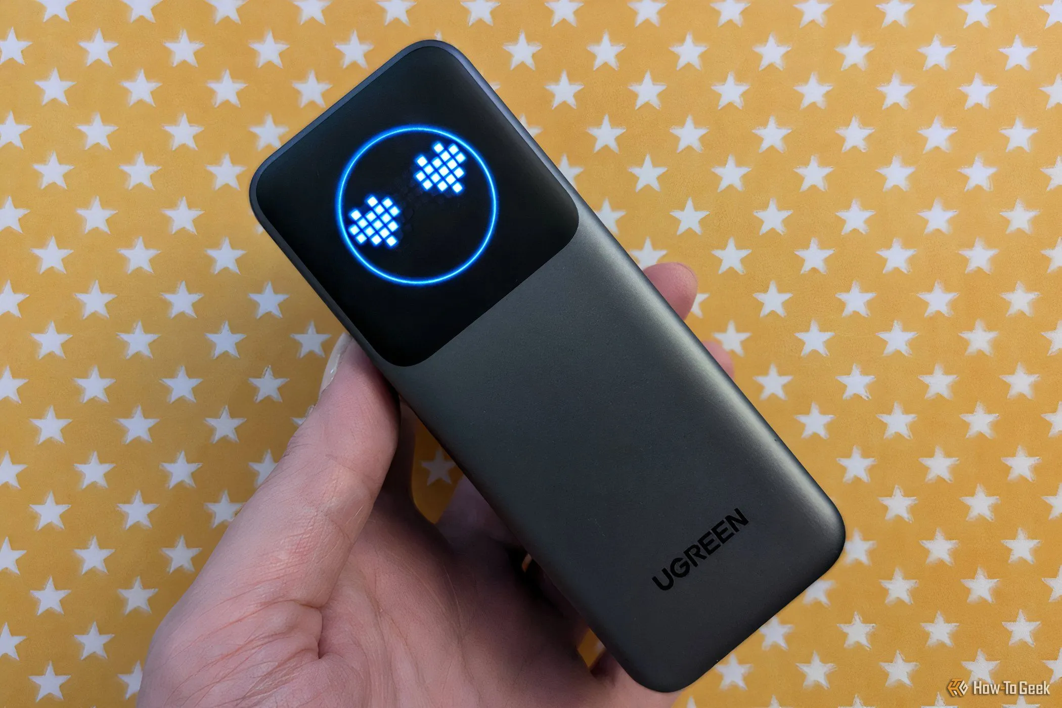 Pin sạc dự phòng Ugreen Nexode Power Bank 12000mAh với màn hình hiển thị biểu tượng cảm xúc, thiết kế hiện đại.