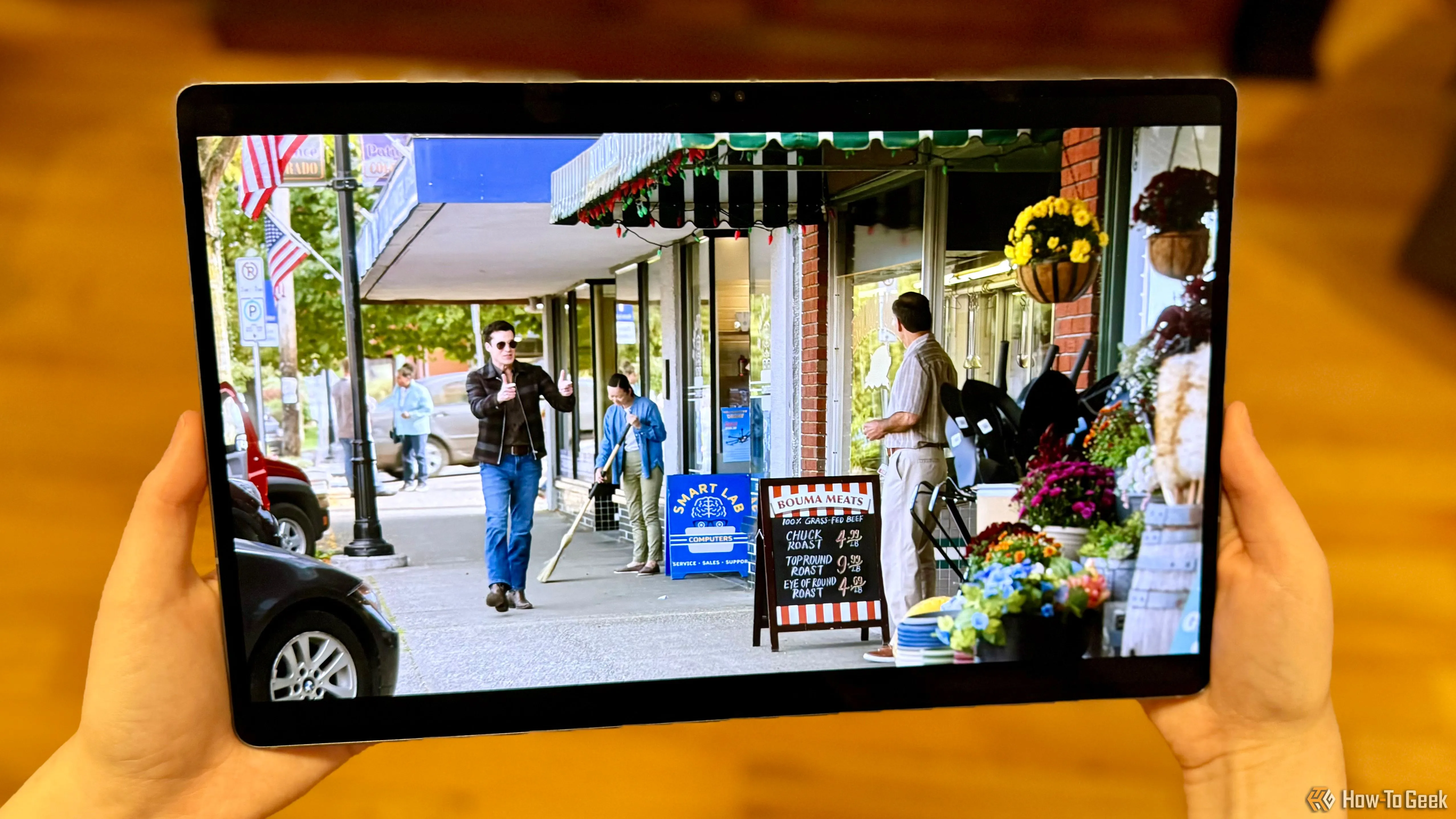 Samsung Galaxy Tab S10 Ultra hiển thị nội dung video trên Netflix
