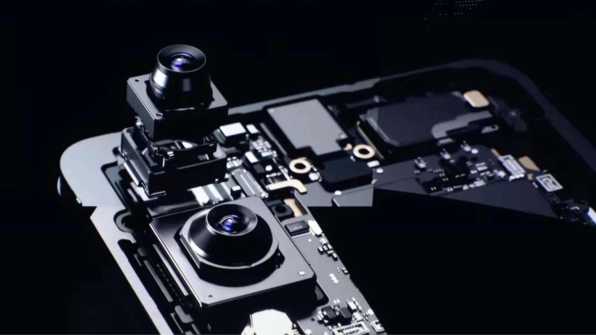 Thiết kế cụm camera sau 200MP của Samsung Galaxy S25 Edge, cho thấy độ mỏng ấn tượng.