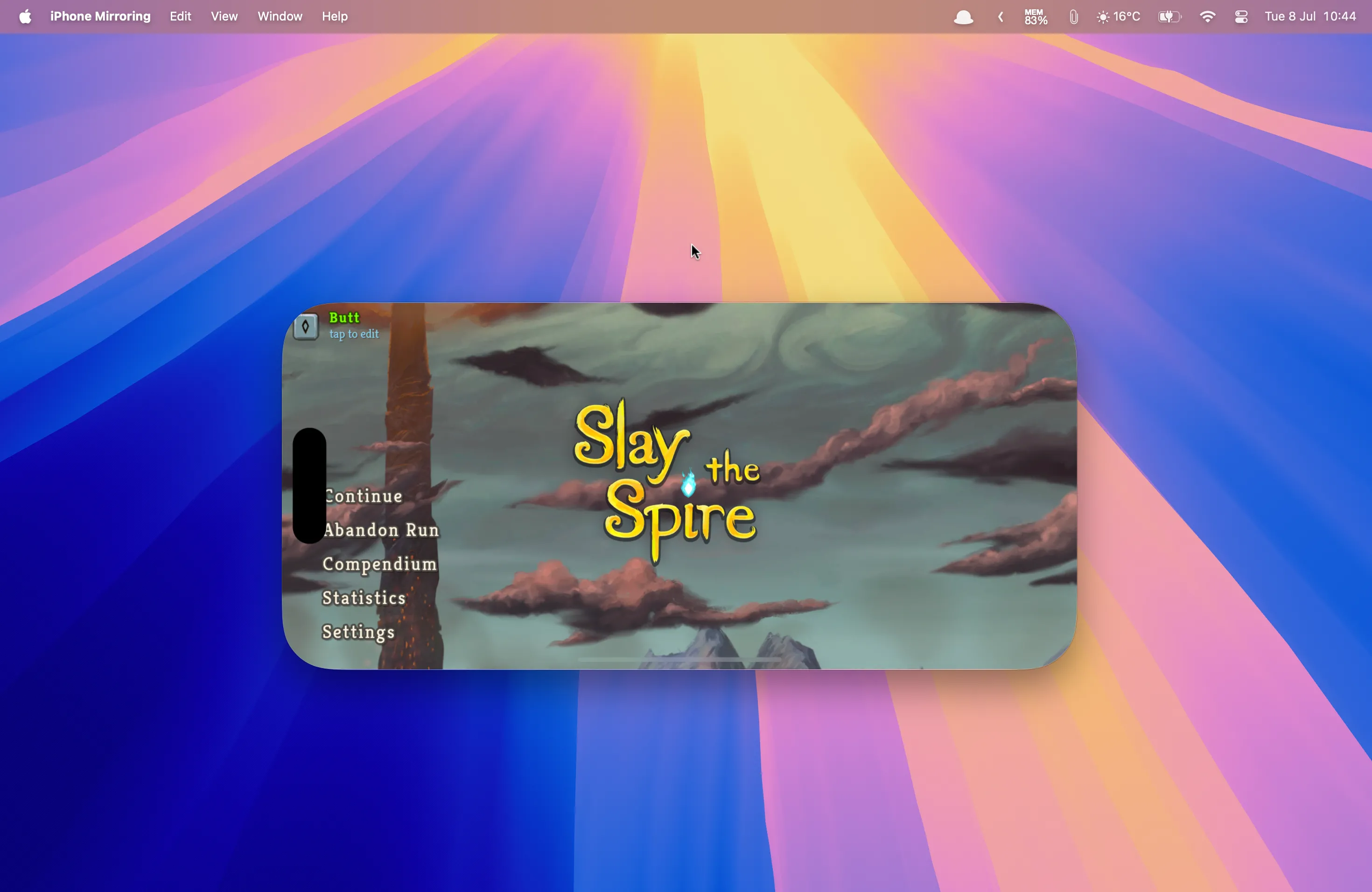Trò chơi Slay the Spire+ đang chạy trên màn hình MacBook thông qua iPhone Mirroring, tối ưu trải nghiệm chơi game.