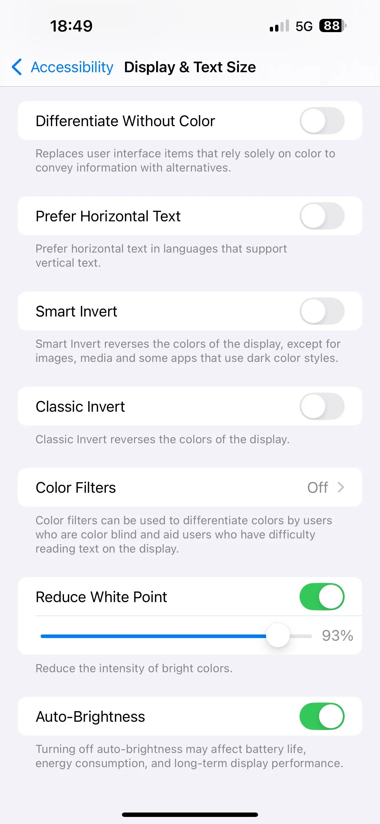 Tùy chọn Giảm điểm trắng (Reduce White Point) được bật trong ứng dụng Cài đặt iPhone, cho phép điều chỉnh cường độ màu trắng trên màn hình.