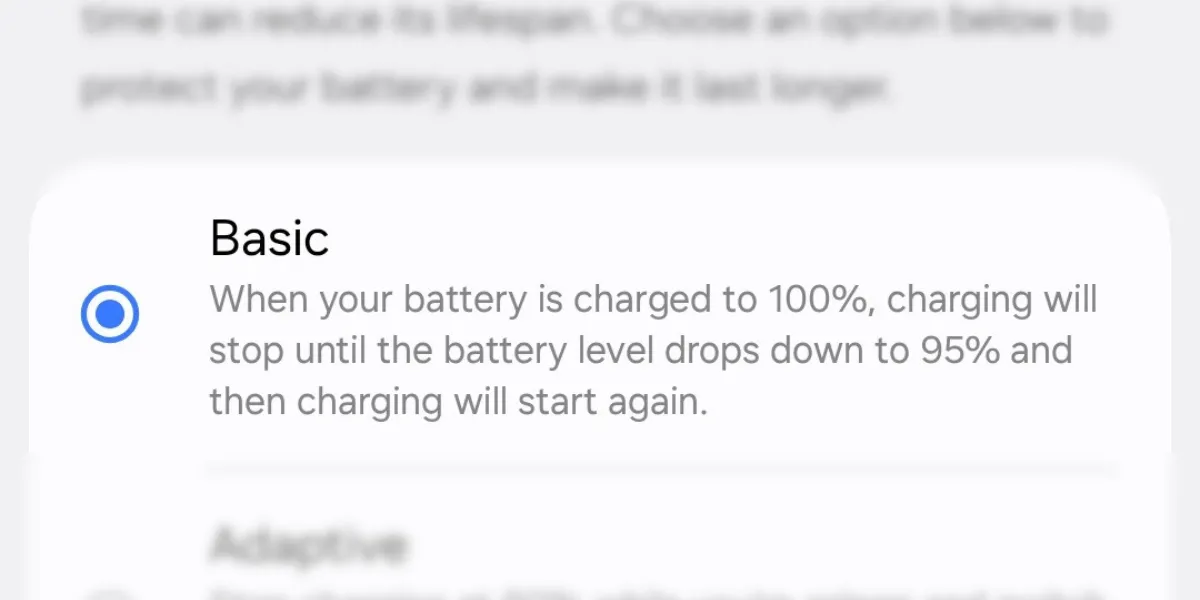 Ảnh chụp màn hình chế độ Bảo vệ pin &quot;Cơ bản&quot; trên Galaxy S25