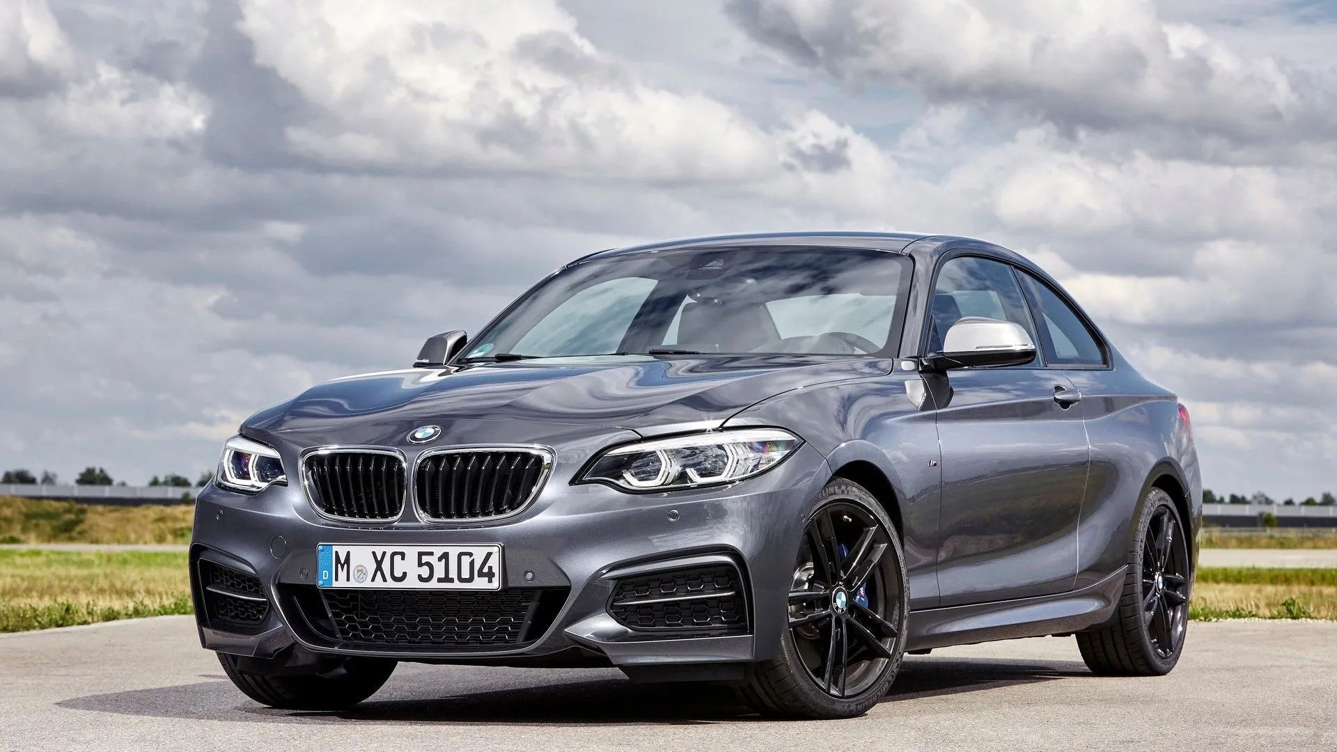 BMW 2-Series Coupe 2019 màu xanh lam, tôn vinh vẻ đẹp thể thao và sự linh hoạt của dòng xe coupe