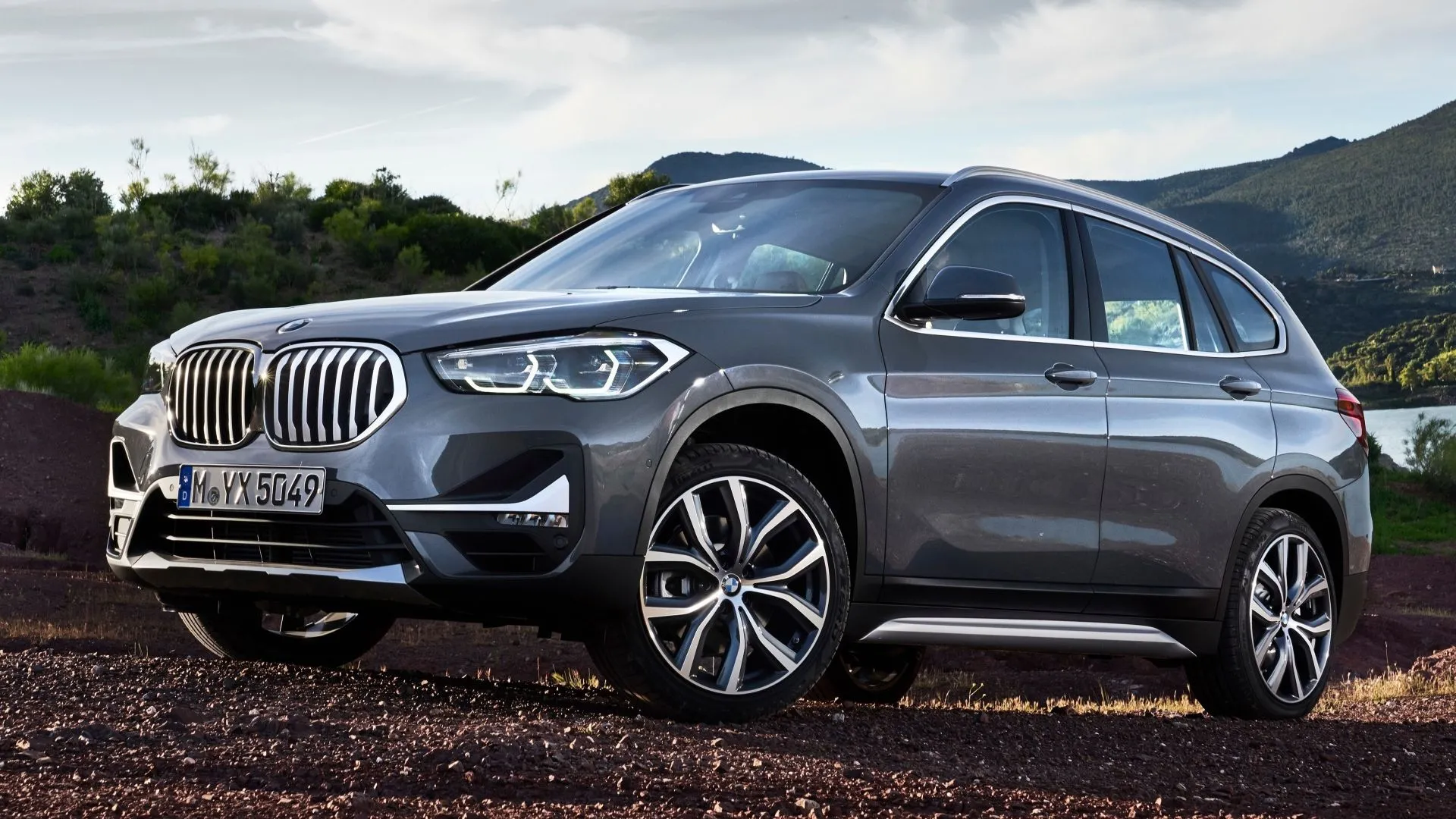 BMW X1 2020 màu trắng với thiết kế SUV nhỏ gọn, năng động