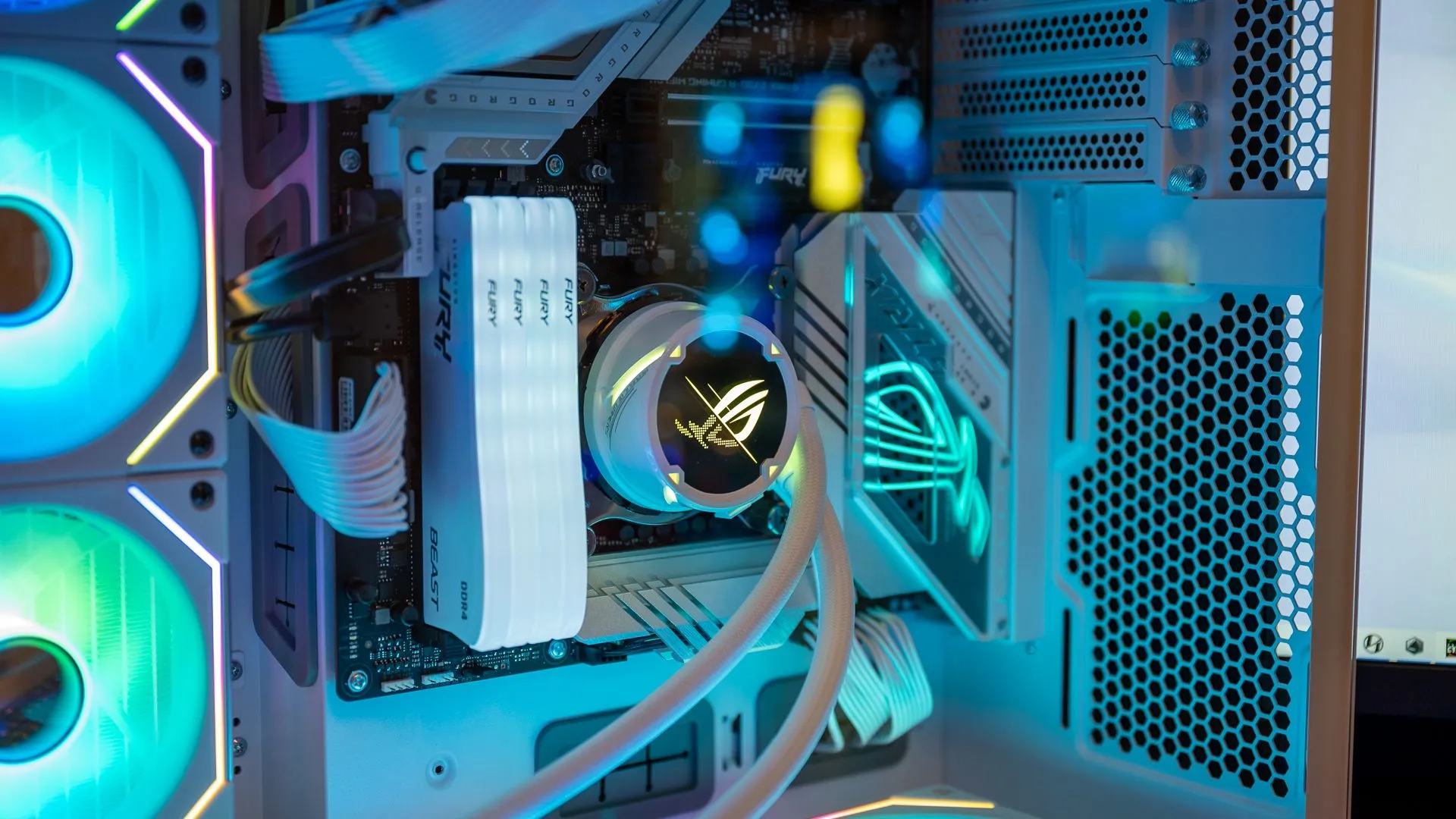Bộ nhớ Kingston FURY Beast DDR4 RGB Special Edition trong một PC gaming