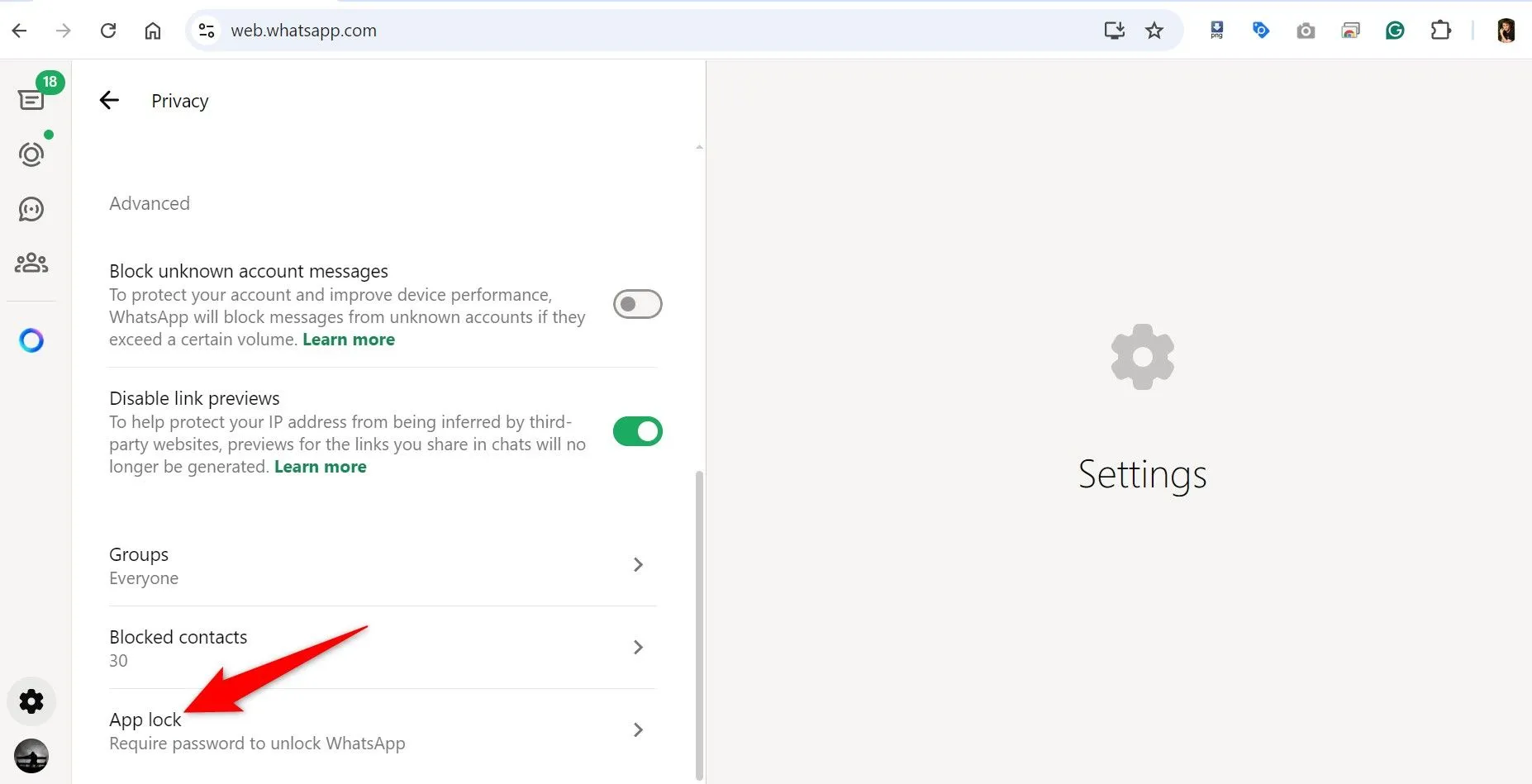 Cài đặt Khóa ứng dụng (App Lock) trong mục Quyền riêng tư của WhatsApp Web, cho phép bảo vệ tin nhắn trên máy tính.