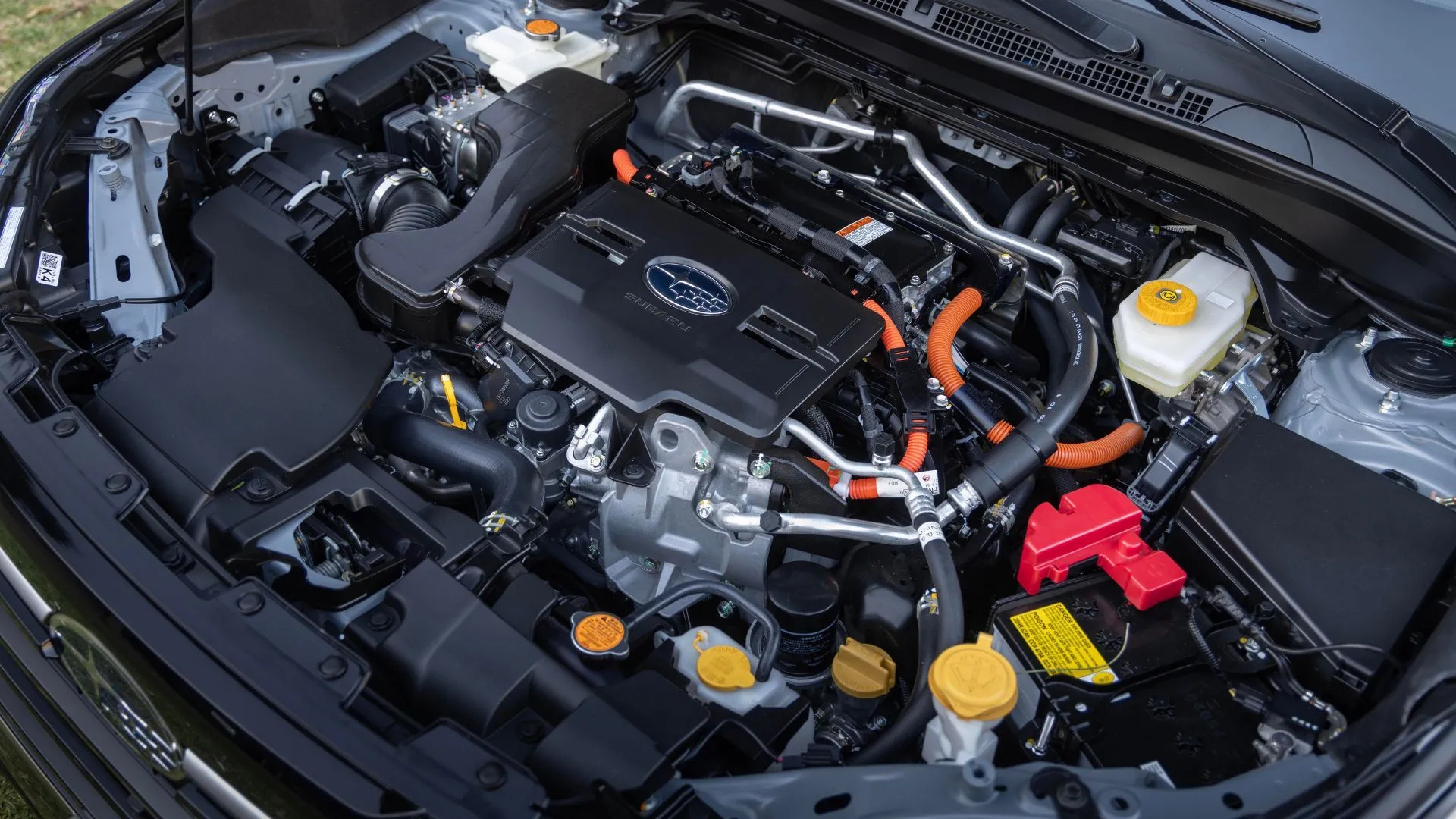 Cận cảnh khoang động cơ của Subaru Forester Hybrid 2025