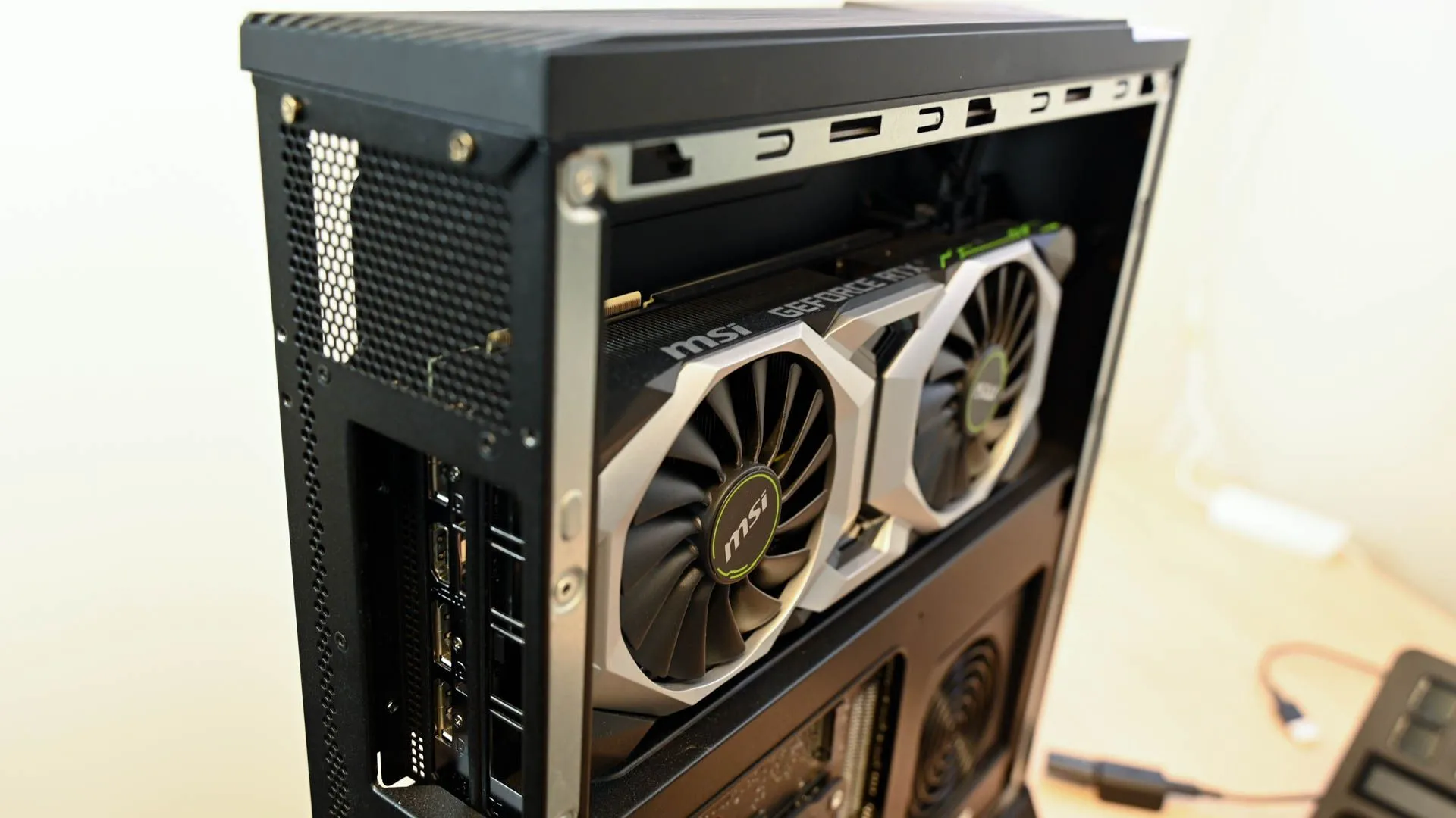 Card đồ họa MSI Geforce RTX, linh kiện PC gaming cao cấp đang có giá đắt đỏ.
