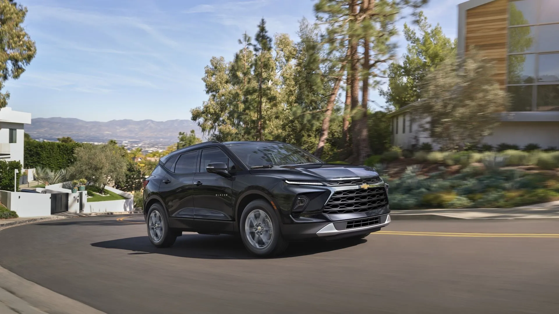 Chevrolet Blazer 2025 thể thao trên đường