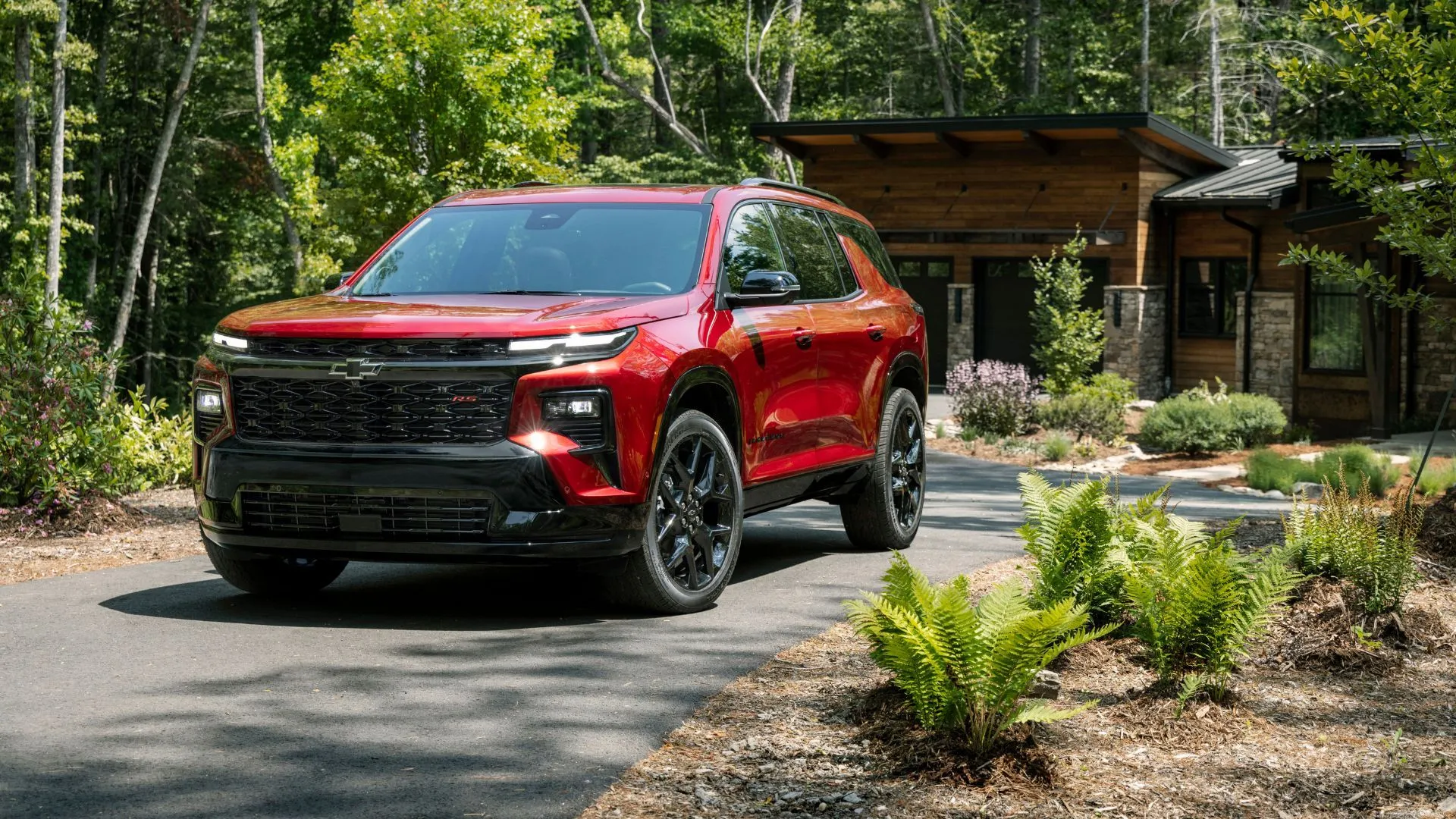 Chevrolet Traverse 2025 màu đỏ mạnh mẽ