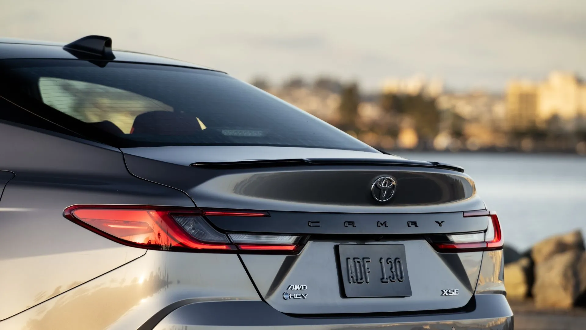 Cốp sau rộng rãi của Toyota Camry 2025 XSE AWD, minh chứng cho tính thực dụng và sự ưa chuộng của mẫu sedan bán chạy nhất.