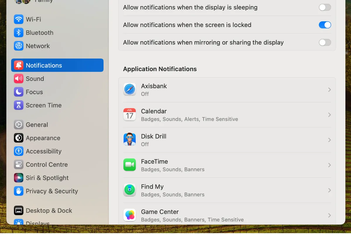 Cửa sổ cài đặt Thông báo trên macOS, hiển thị danh sách các ứng dụng.