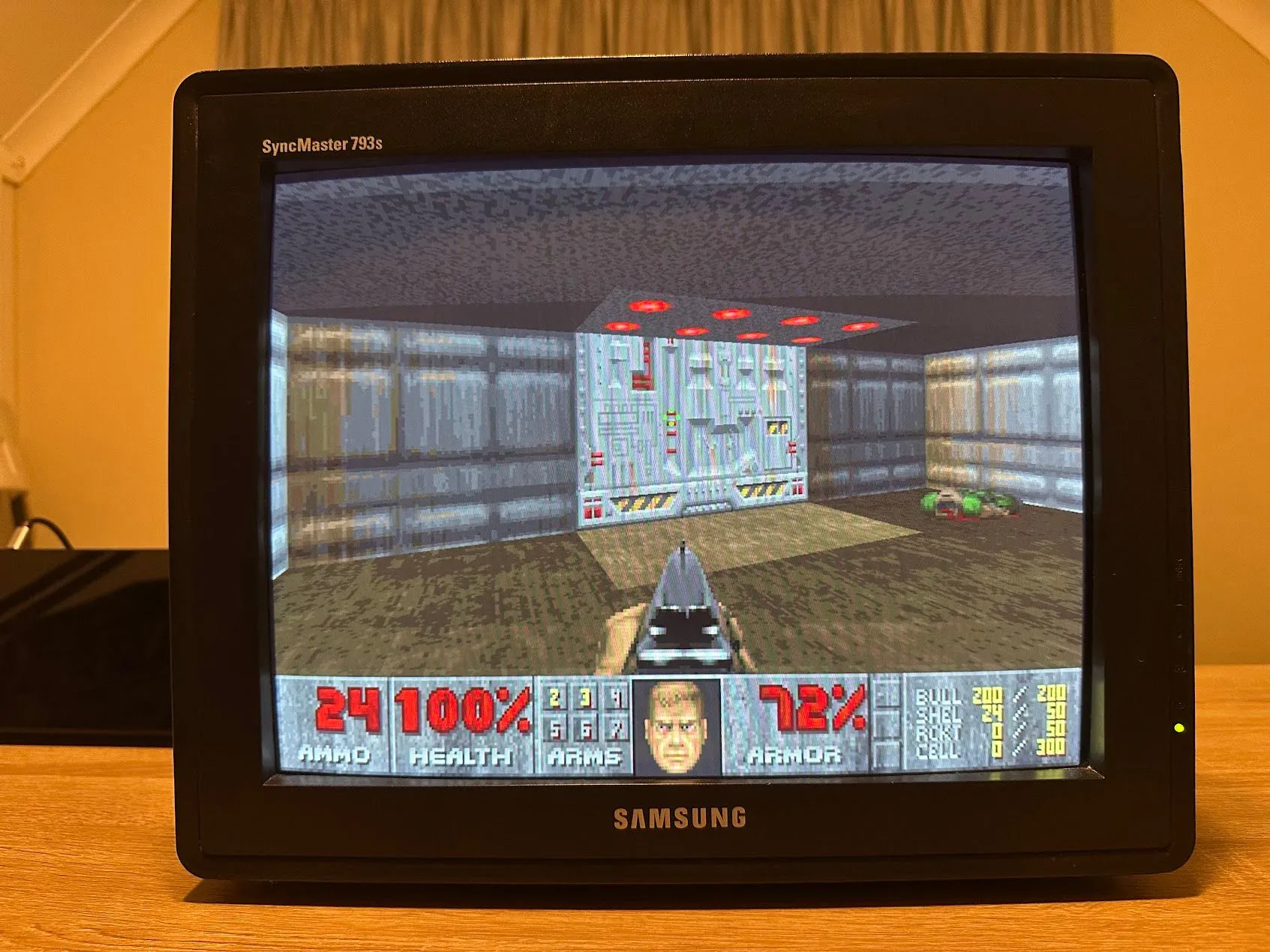 Game DOOM cổ điển đang chạy trên màn hình CRT, minh chứng cho tầm ảnh hưởng của id Software.