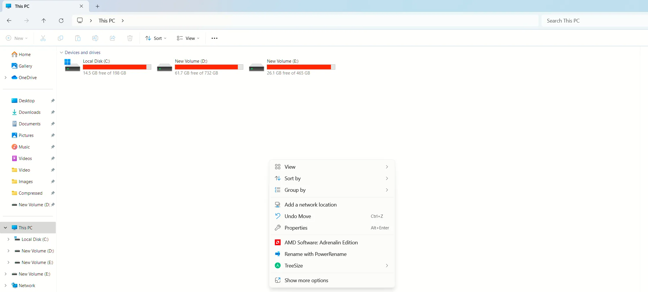 Giao diện File Explorer và menu ngữ cảnh được thiết kế lại trên Windows 11, khác biệt so với Windows 10.