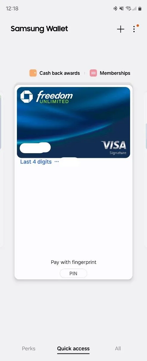 Giao diện Samsung Wallet hiển thị các thẻ thanh toán đã thêm, cho phép người dùng chọn thẻ mong muốn để thực hiện giao dịch.