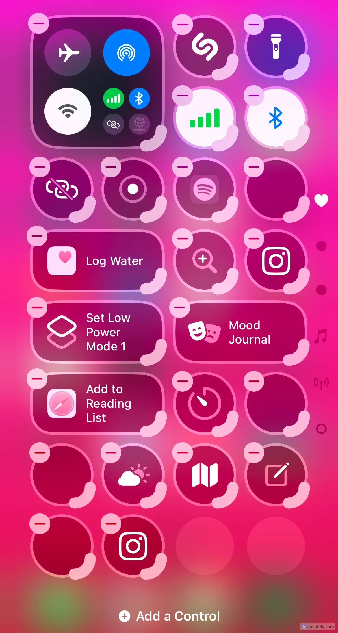 Giao diện tùy chỉnh Trung tâm điều khiển (Control Center) trên iPhone, hiển thị các nút điều khiển có thể thêm hoặc xóa.