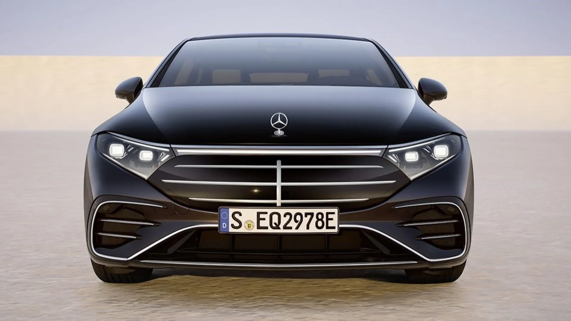 Góc nhìn trực diện của mẫu xe điện hạng sang Mercedes-Benz EQS 2025, thể hiện cam kết của hãng với tương lai xe điện và công nghệ pin mới.