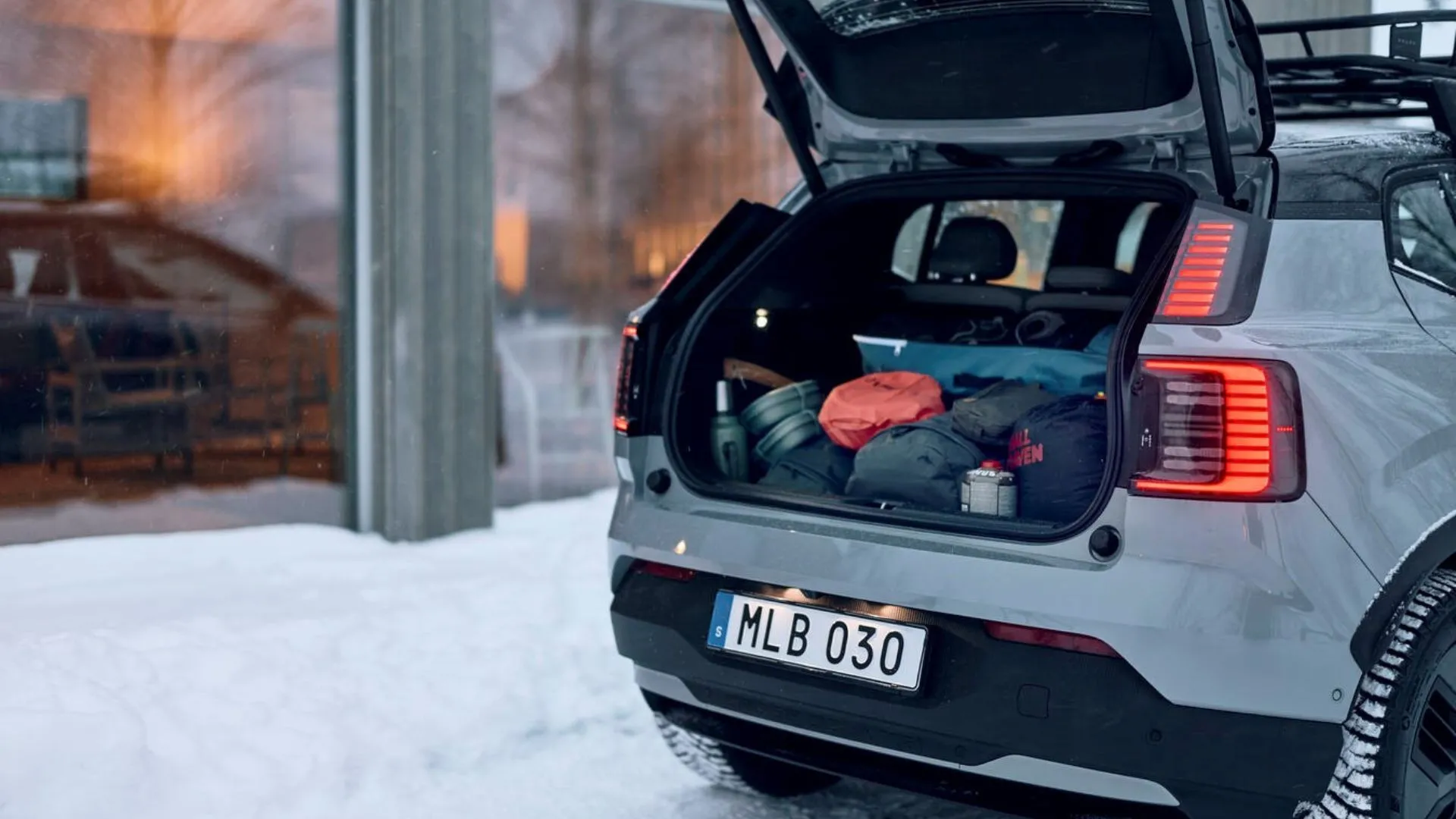 Hình ảnh khoang hành lý bên trong một chiếc Volvo EX30 Cross Country.