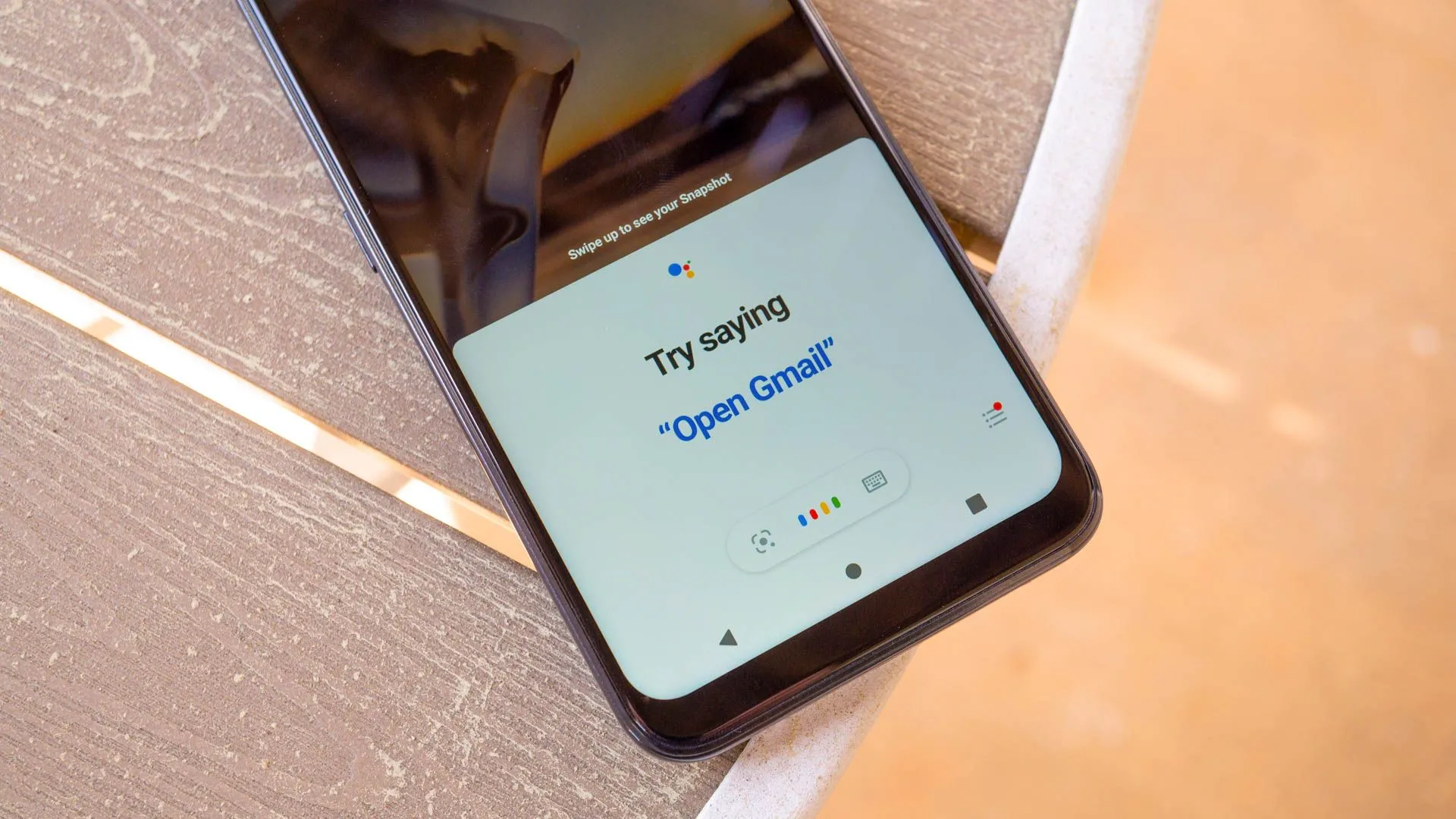 Hình ảnh logo Google Assistant với dải màu sắc tươi sáng, biểu tượng của trợ lý ảo trên thiết bị Android