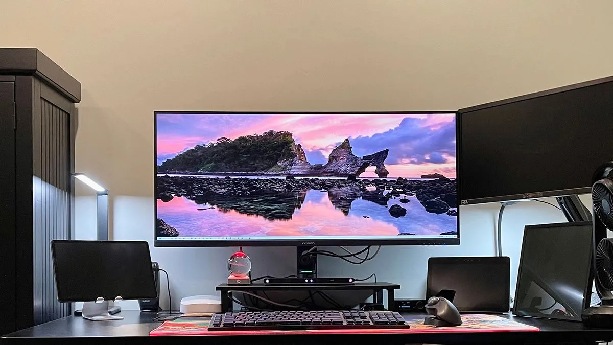 Image default