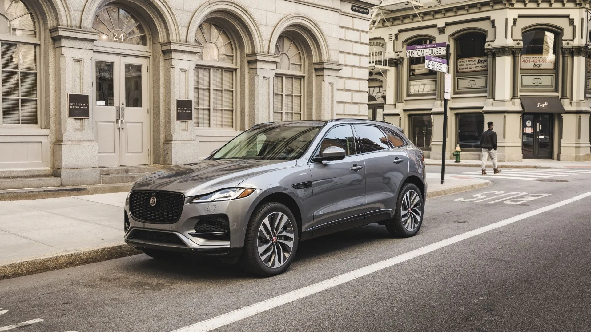 Hình ảnh ngoại thất Jaguar F-Pace P340 mạnh mẽ và thanh lịch