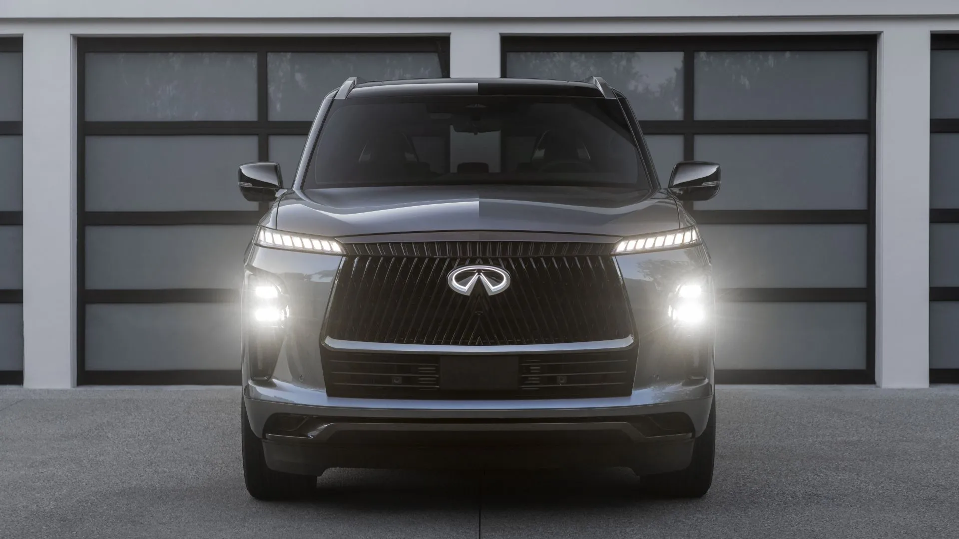 Hình ảnh phía trước của Infiniti QX80 2025, cho thấy thiết kế đèn pha và lưới tản nhiệt mới.