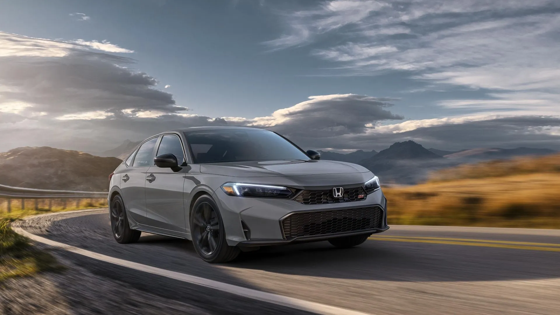 Honda Civic Si 2025 màu xám bạc với thiết kế thể thao mạnh mẽ và hộp số sàn