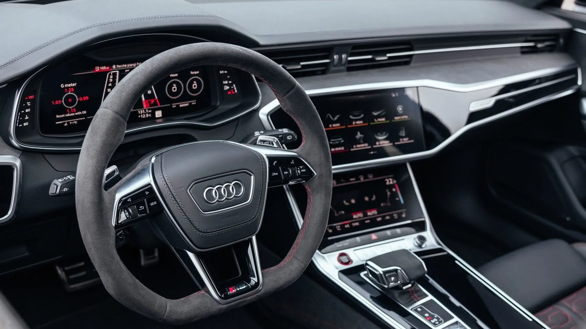 Khoang lái sang trọng và hiện đại của Audi RS6 Avant Performance 2025, với các màn hình kỹ thuật số và vật liệu cao cấp