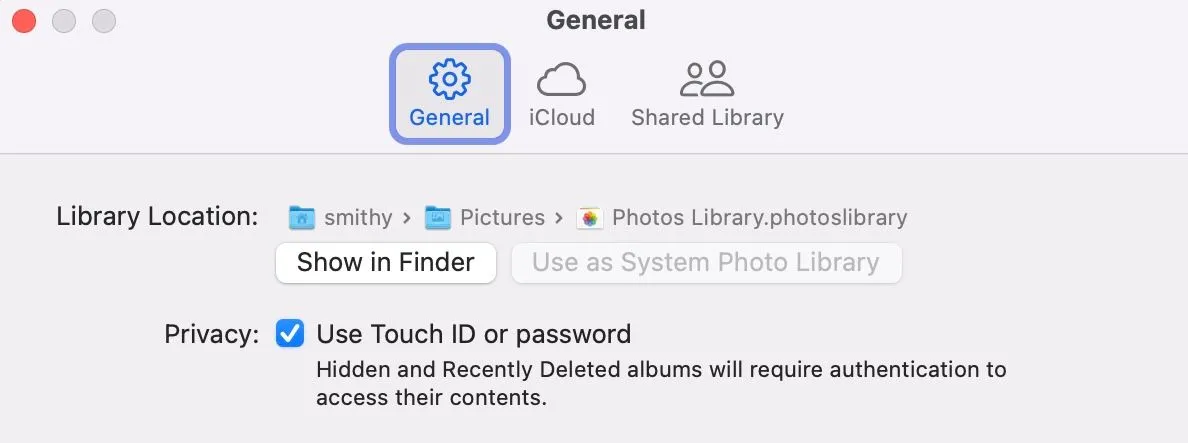 Kích hoạt tùy chọn &quot;Use Touch ID or password&quot; trong cài đặt ứng dụng Photos để bảo vệ album ẩn.
