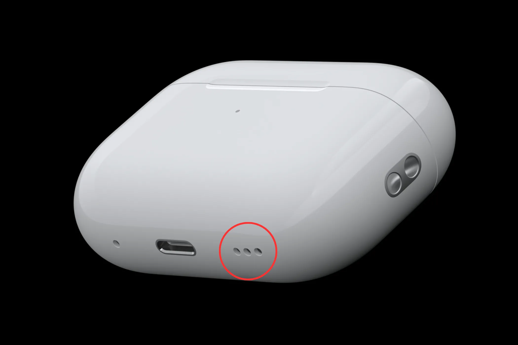 Loa nhỏ bên cạnh cổng sạc USB-C trên hộp sạc AirPods Pro 2, hỗ trợ tính năng tìm kiếm chính xác.