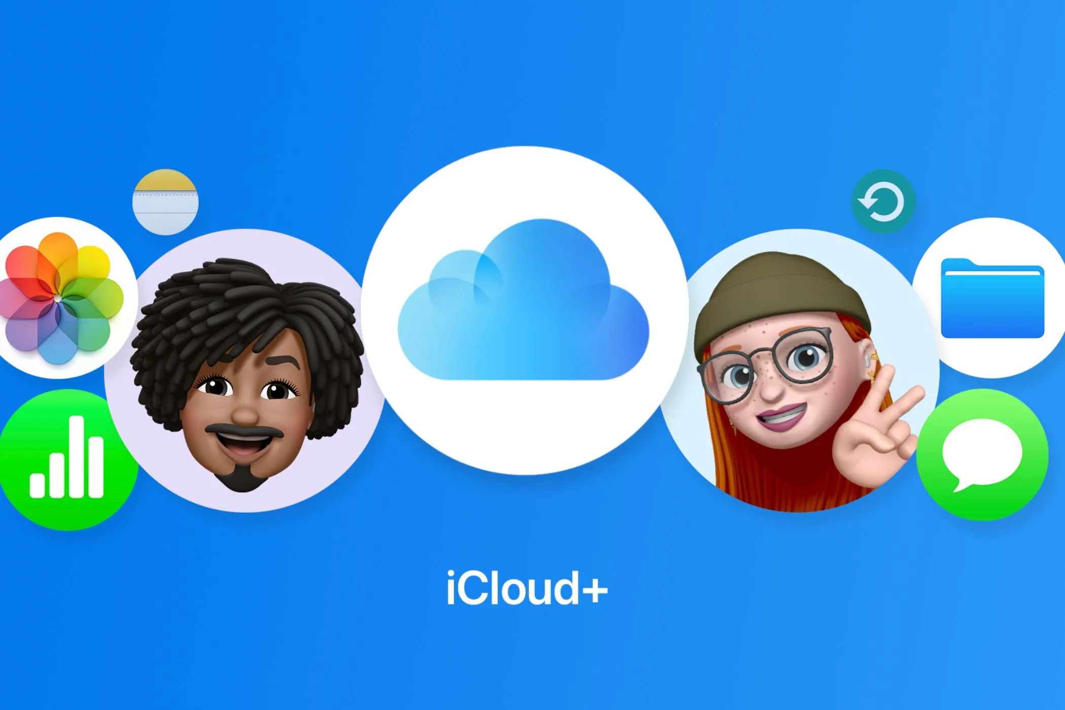 Logo iCloud+ trên giao diện website Apple, biểu thị dịch vụ lưu trữ đám mây cho gia đình.